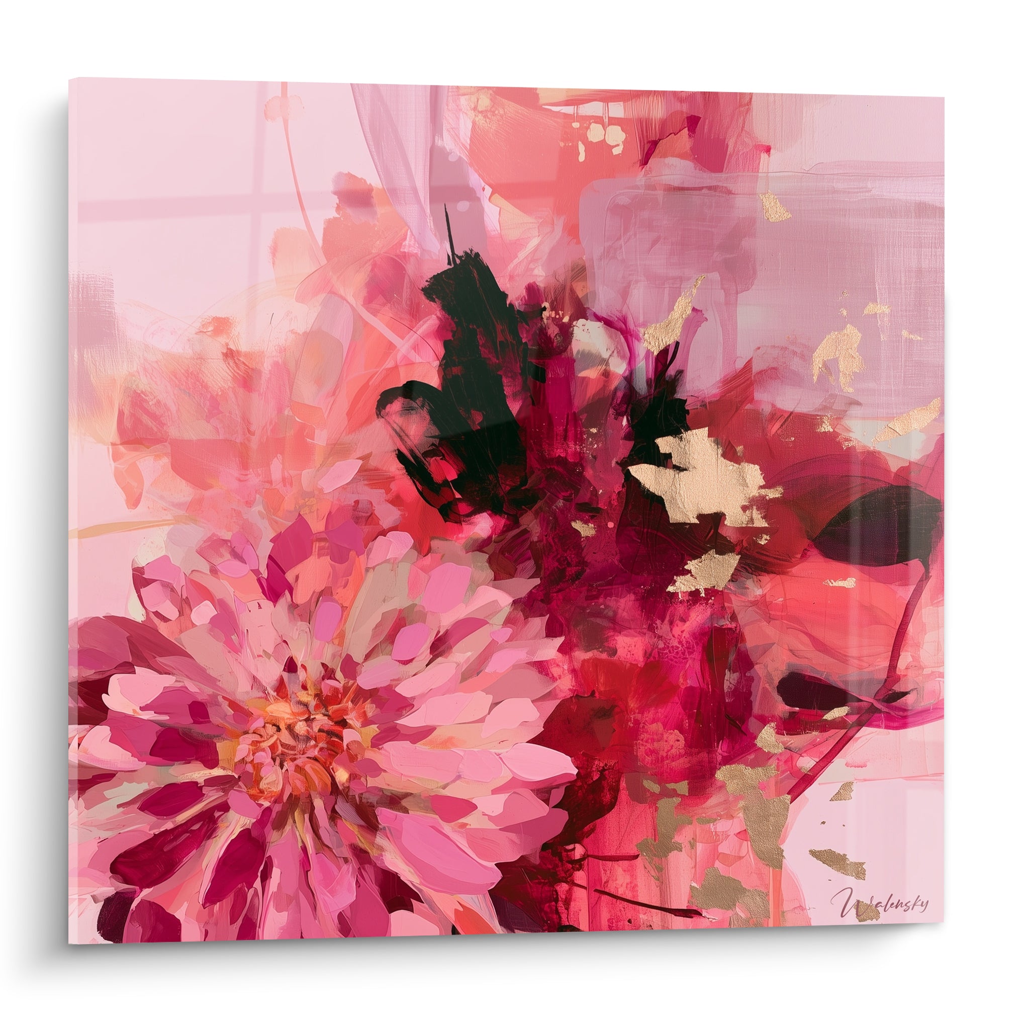 Dahlia rose et fuchsia aux pétales déployés, feuillage sombre et éclats dorés en fond peint