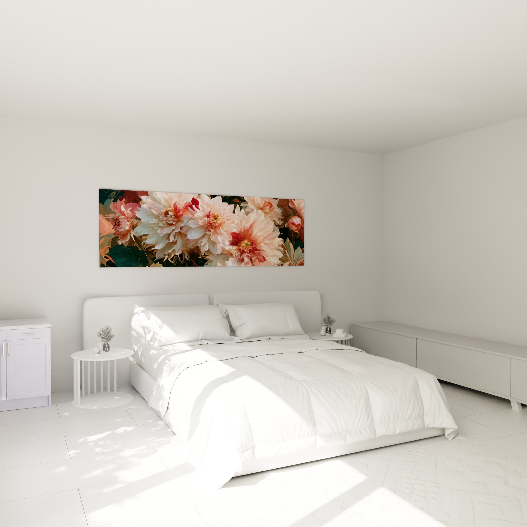 Bouquet de dahlias blancs et corail au-dessus d'un lit dans une chambre claire