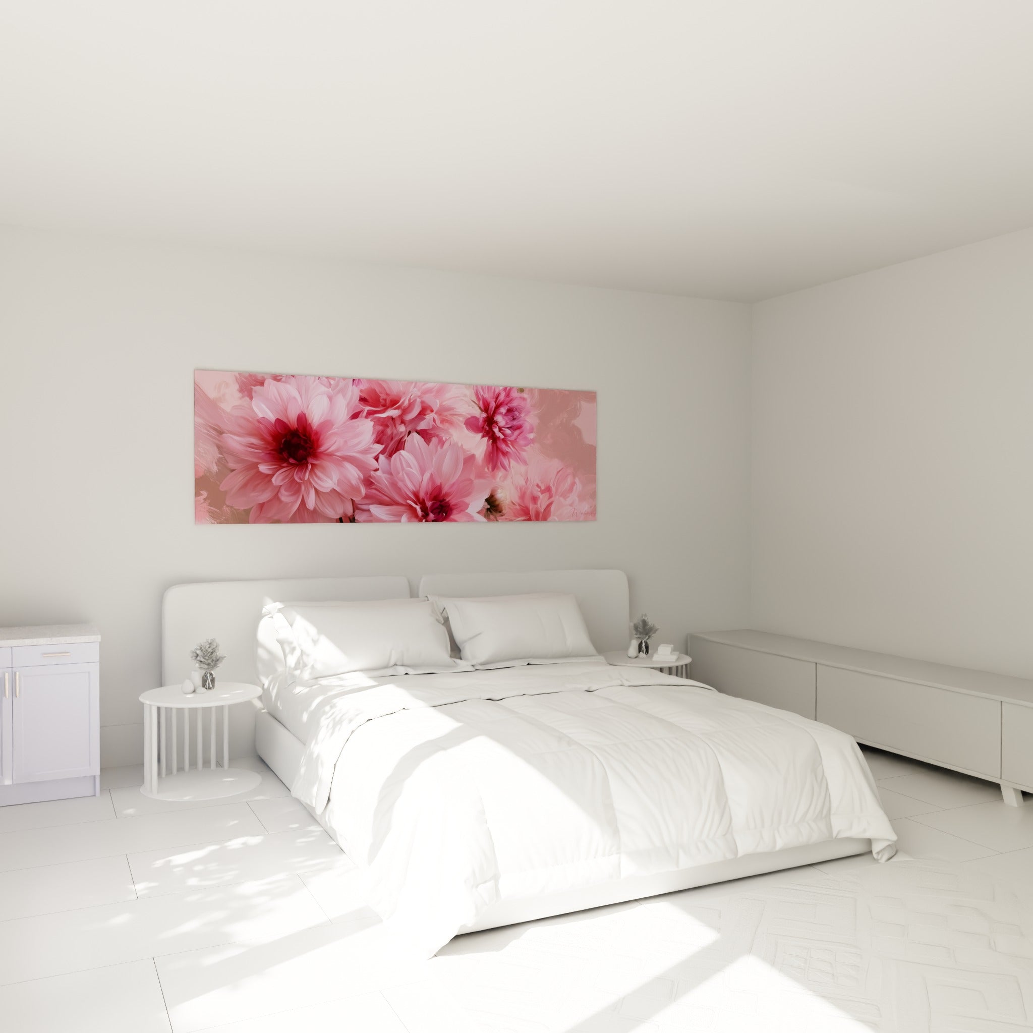 Bouquet de dahlias roses et fuchsia au-dessus d'un lit dans une chambre claire