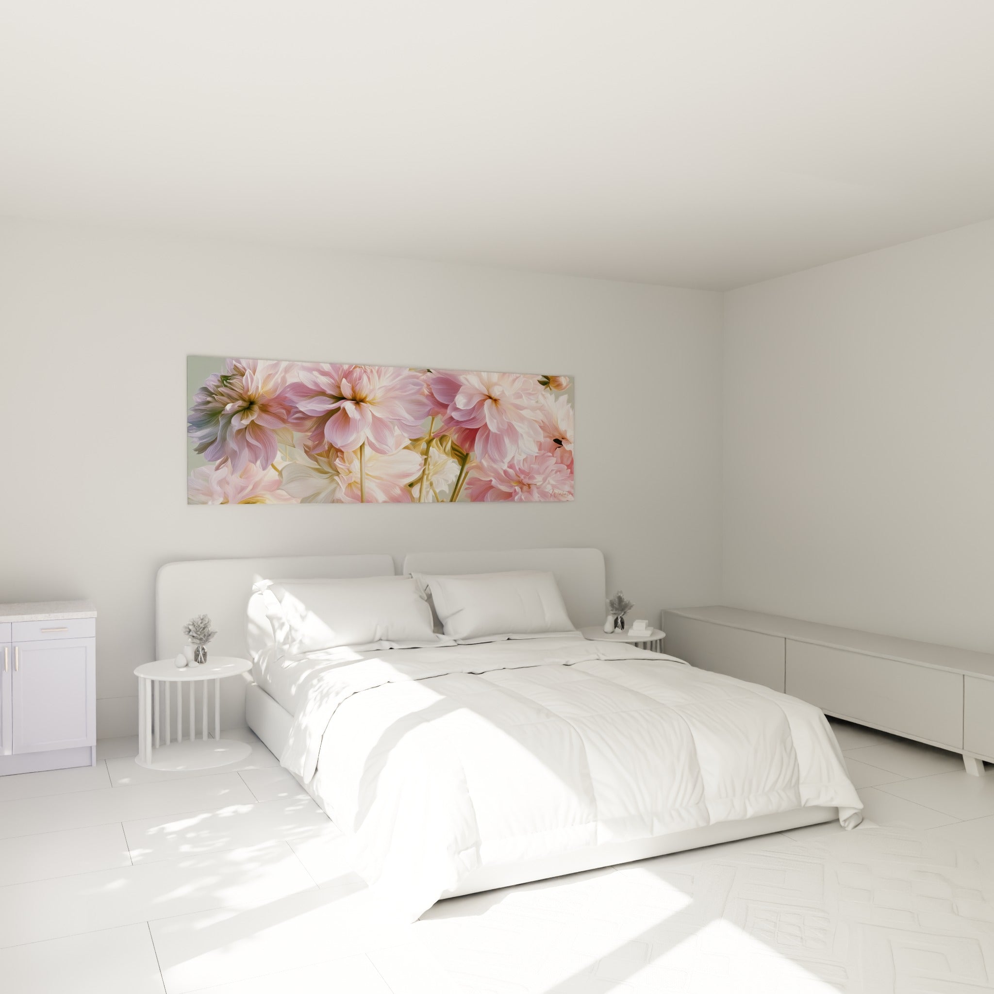 Dahlia rose poudré et mauve lilas déployé au-dessus d'un lit dans une chambre claire