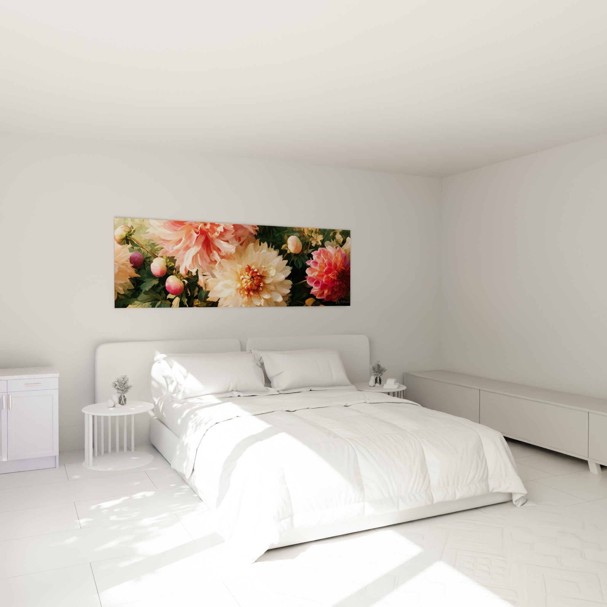 Dahlias rose vif et crème en fleur, disposés au-dessus d'un lit dans une chambre claire