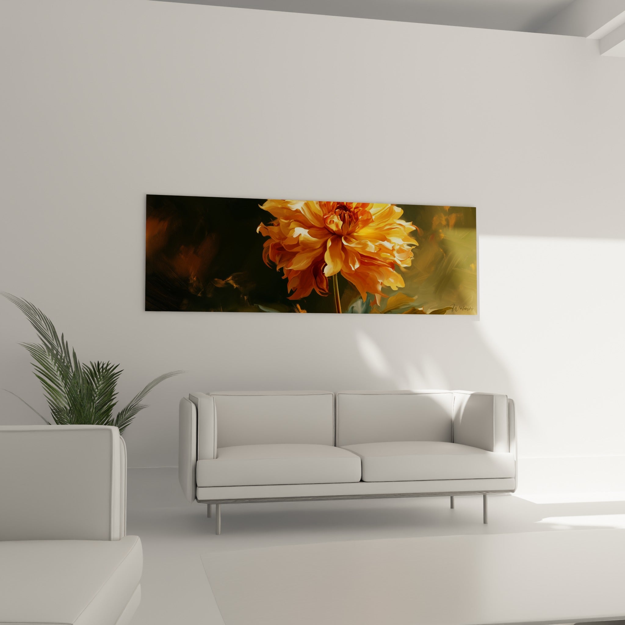 Pétales orangés et bruns du dahlia en pleine floraison, au-dessus d'un canapé dans un salon lumineux