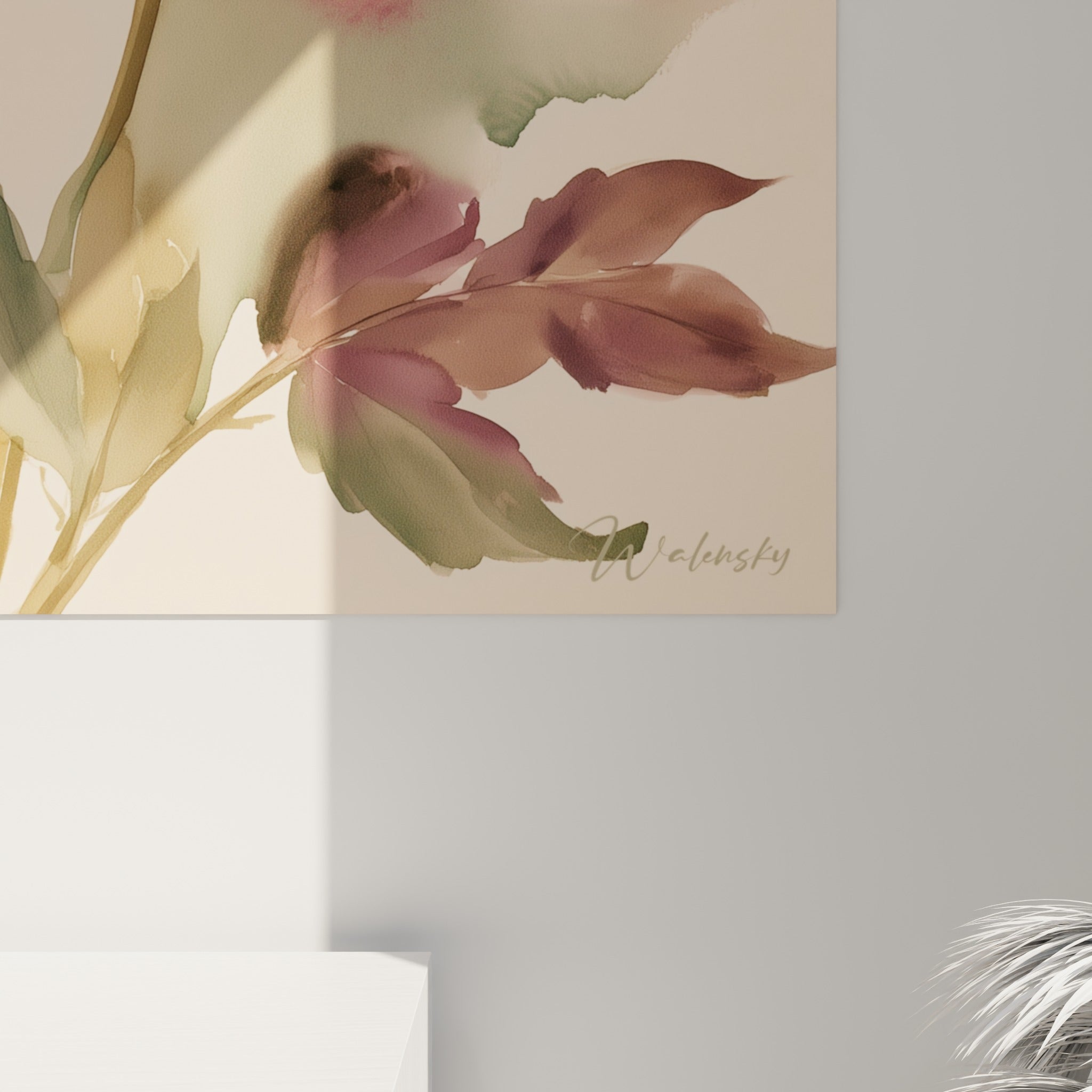 Empâtements et coulures d'aquarelle révélant les nuances rouge et bordeaux des pétales du dahlia