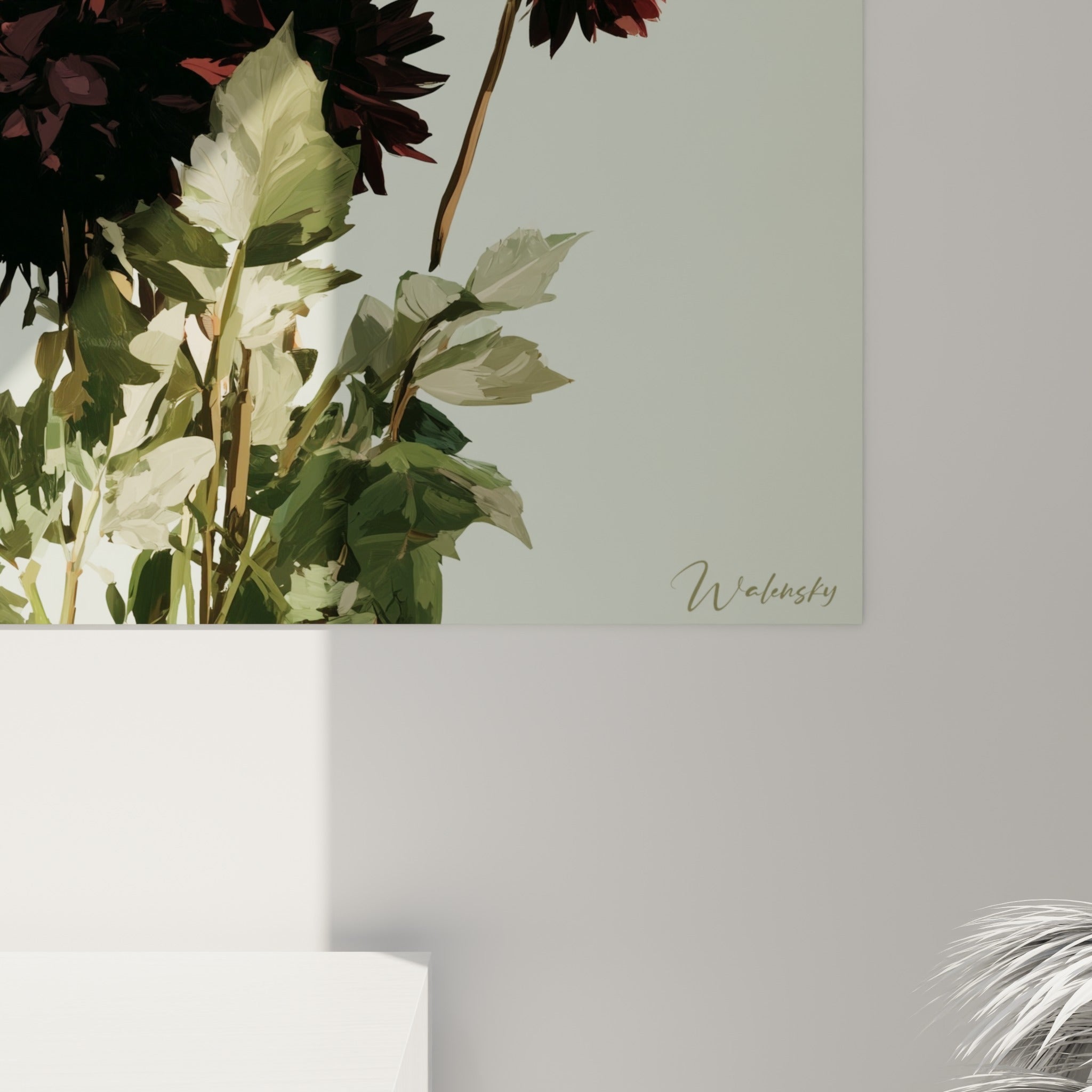 Pétales anguleux grenat et noirs des dahlias révélant la texture picturale et le grain de l'impression.