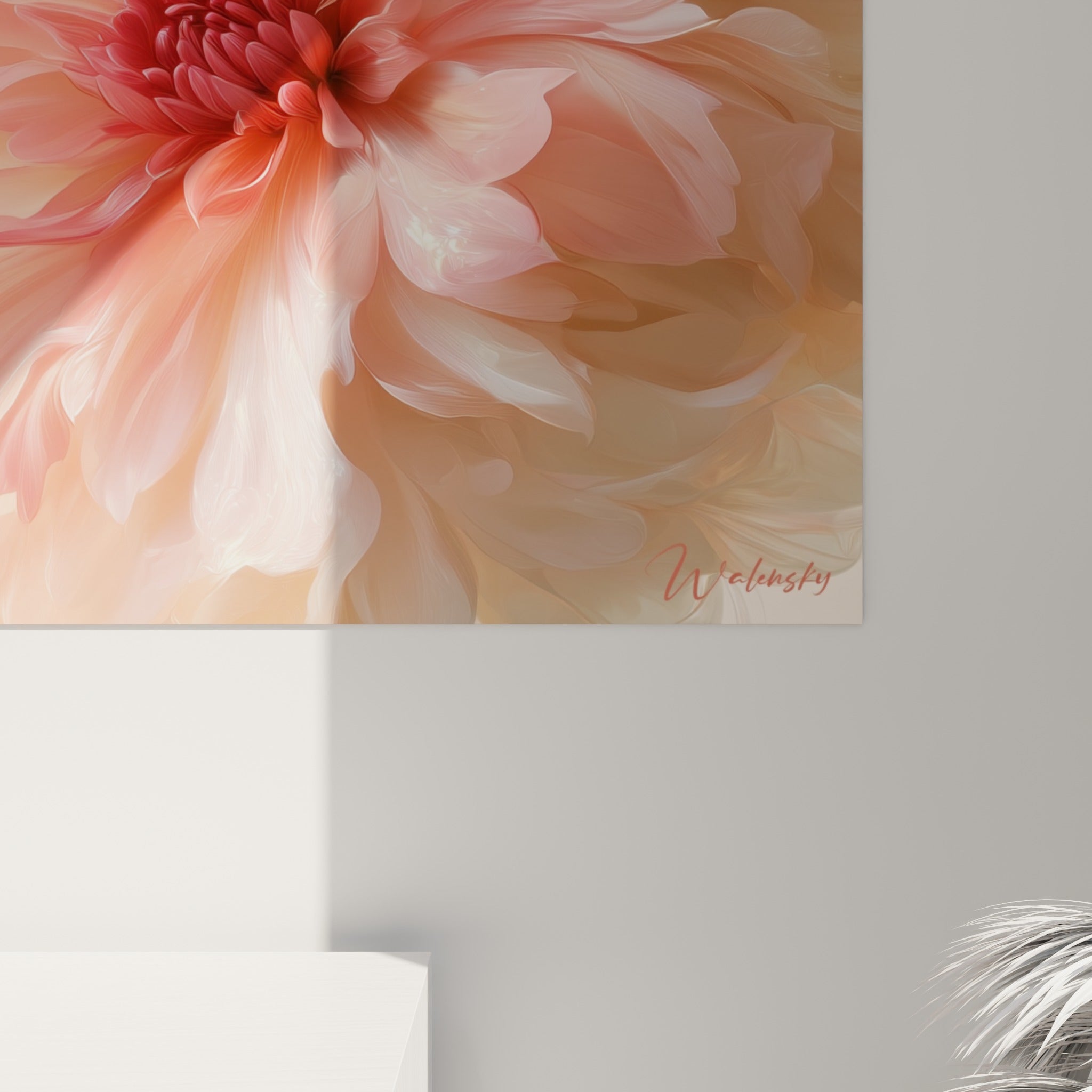 Grain et textures des pétales roses et rouges du dahlia, coulures douces et lumière filtrée