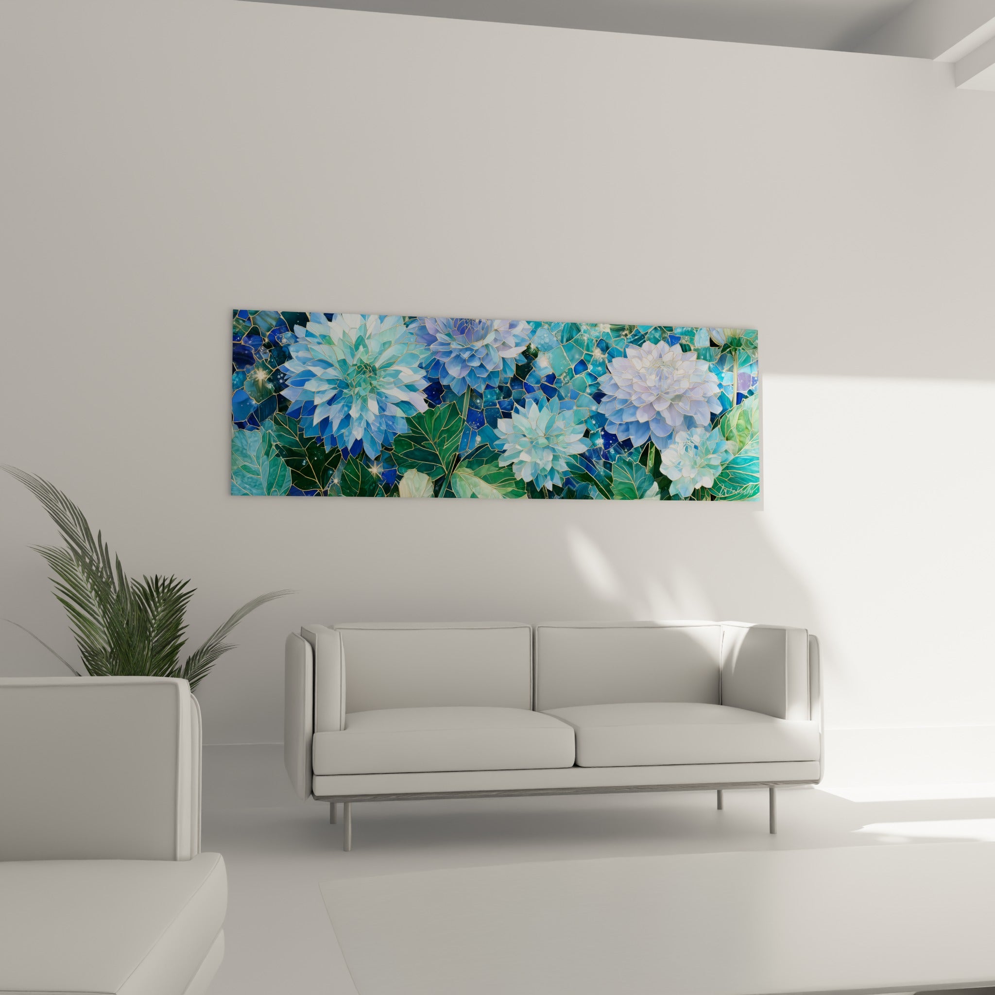 Fleurs de dahlia bleu pastel et vert sauge accrochées au-dessus d'un canapé dans un salon lumineux
