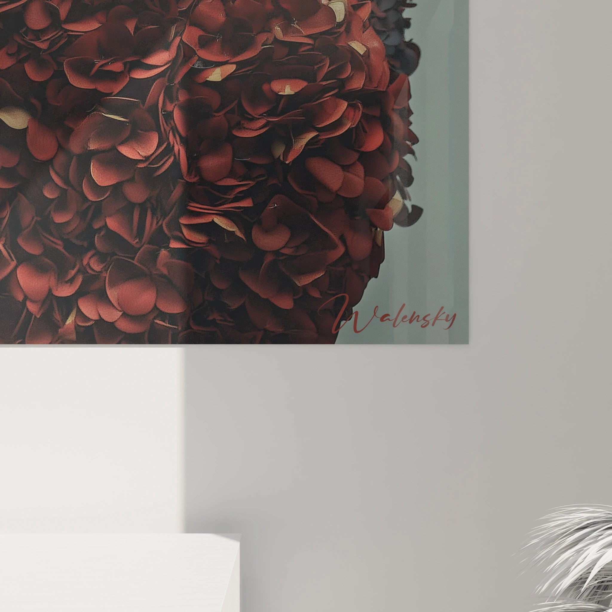 Tableau dame aux roses de Walensky représentant des motifs floraux en rouge et noir