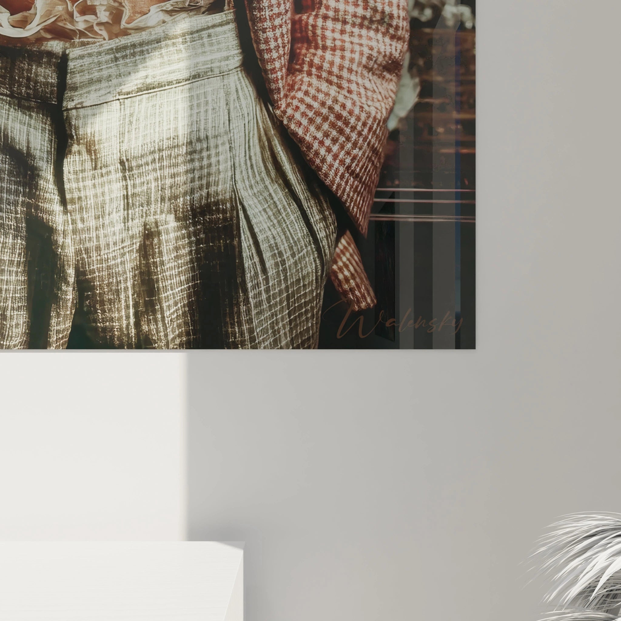 Tableau dandy romantique de Walensky représentant un homme en costume élégant sur un mur intérieur