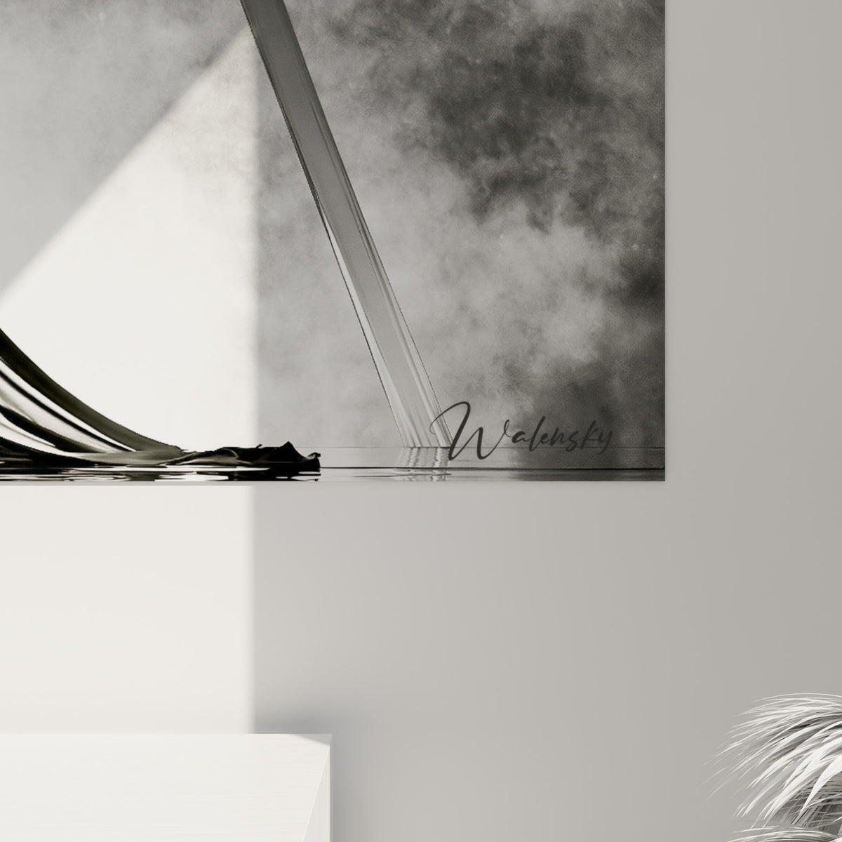 Grain photographique visible sur la brume fumée et les voiles gris drapés de ce tableau danse acrobatique