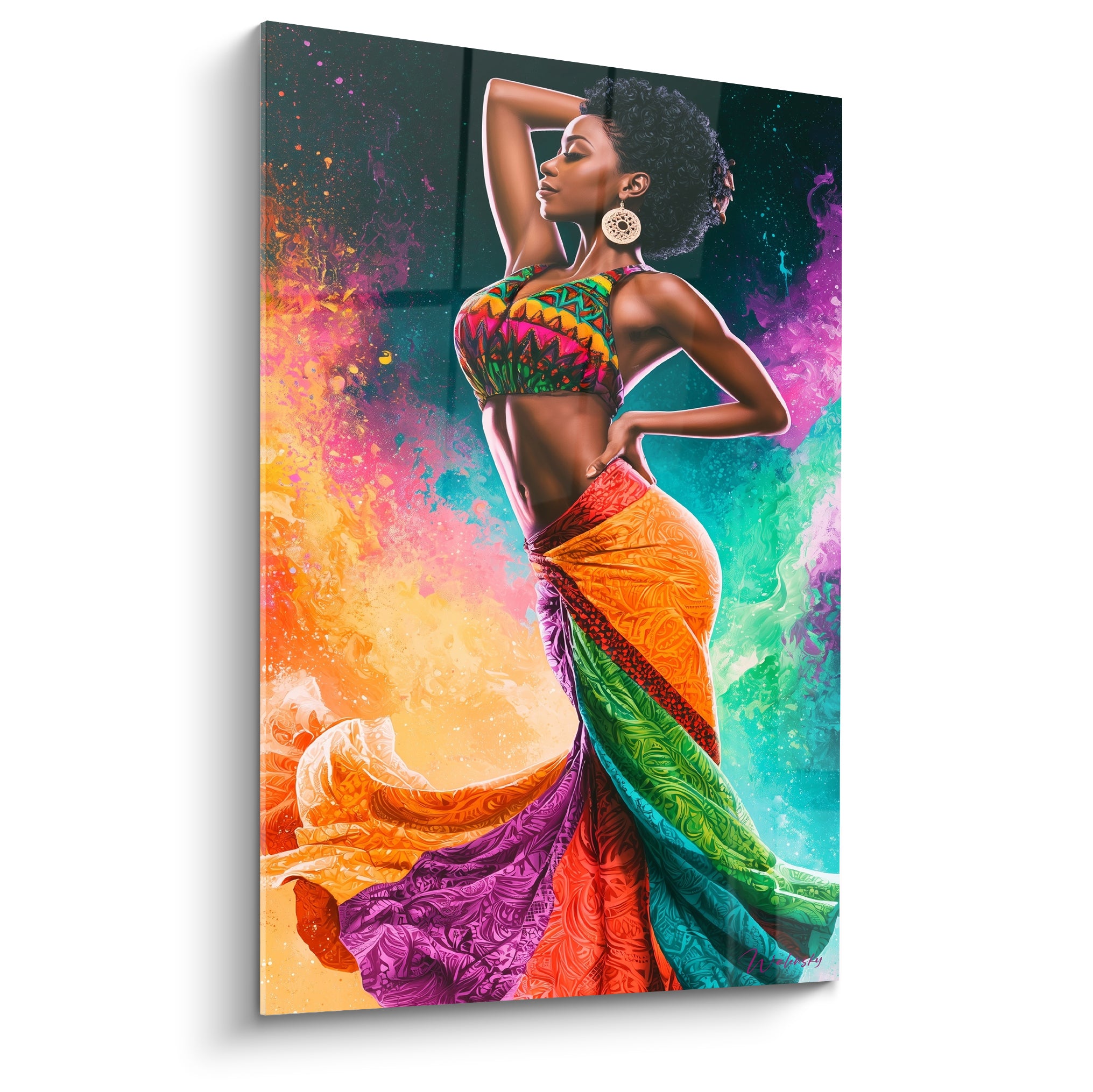 Danseuse africaine en robe orange et violette, motifs tribaux, fumée colorée en fond