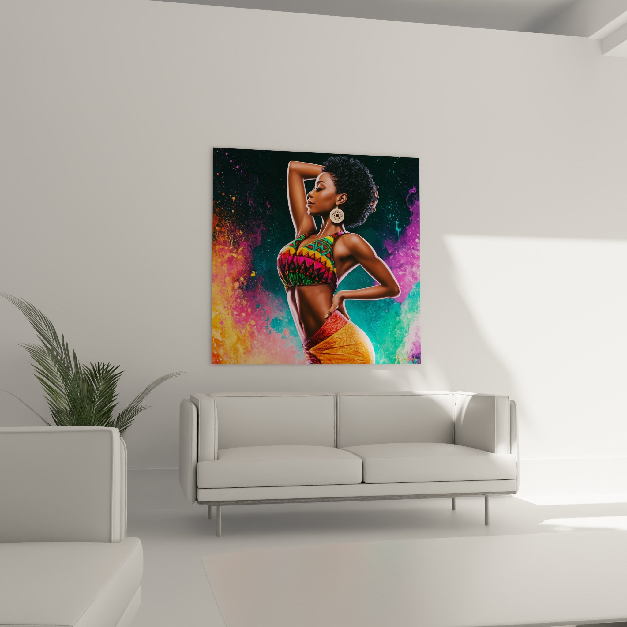 Femme fière au pagne orange vif et fond violet turquoise, tableau danse africaine au-dessus d'un canapé dans un salon lumineux
