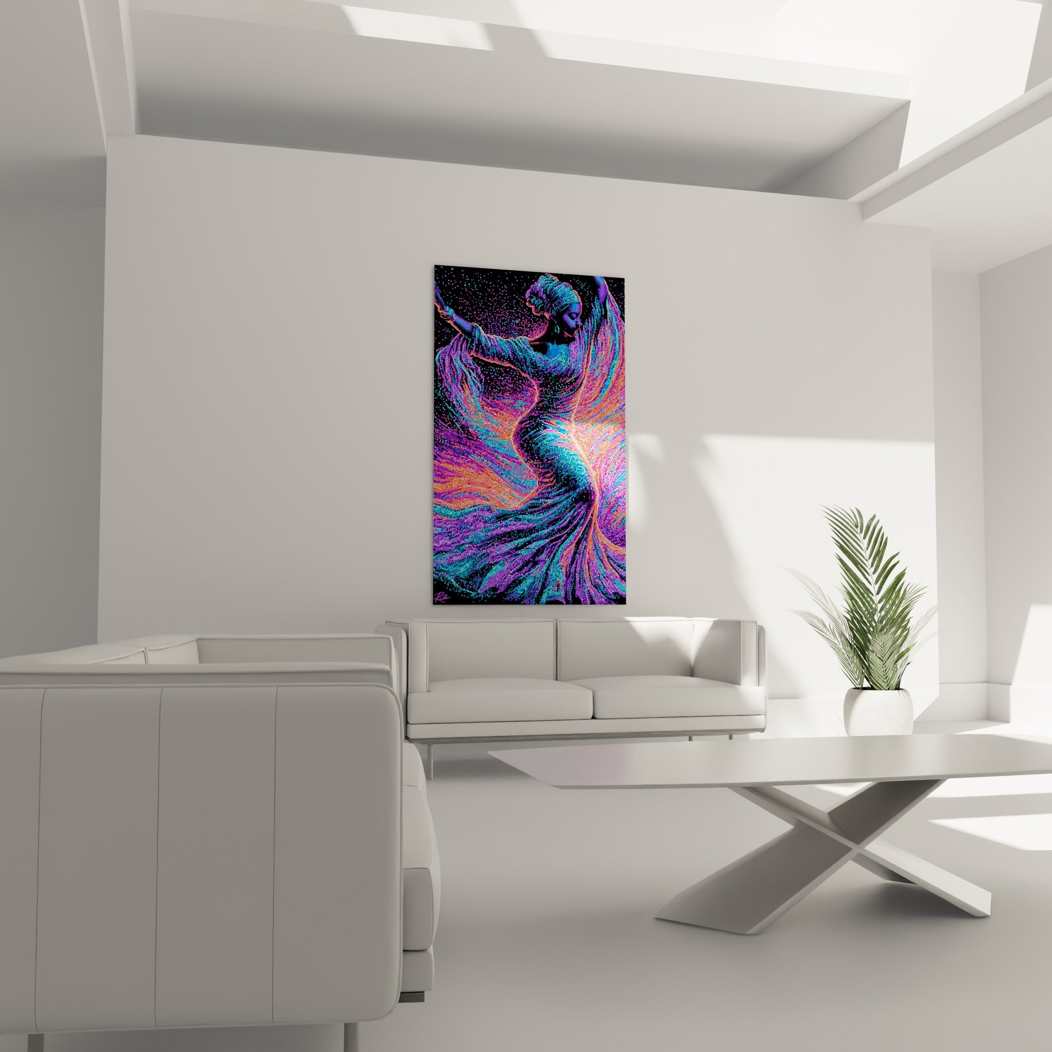 Drapé bleu turquoise et rose en mouvement fluide au-dessus d'un canapé dans un salon lumineux