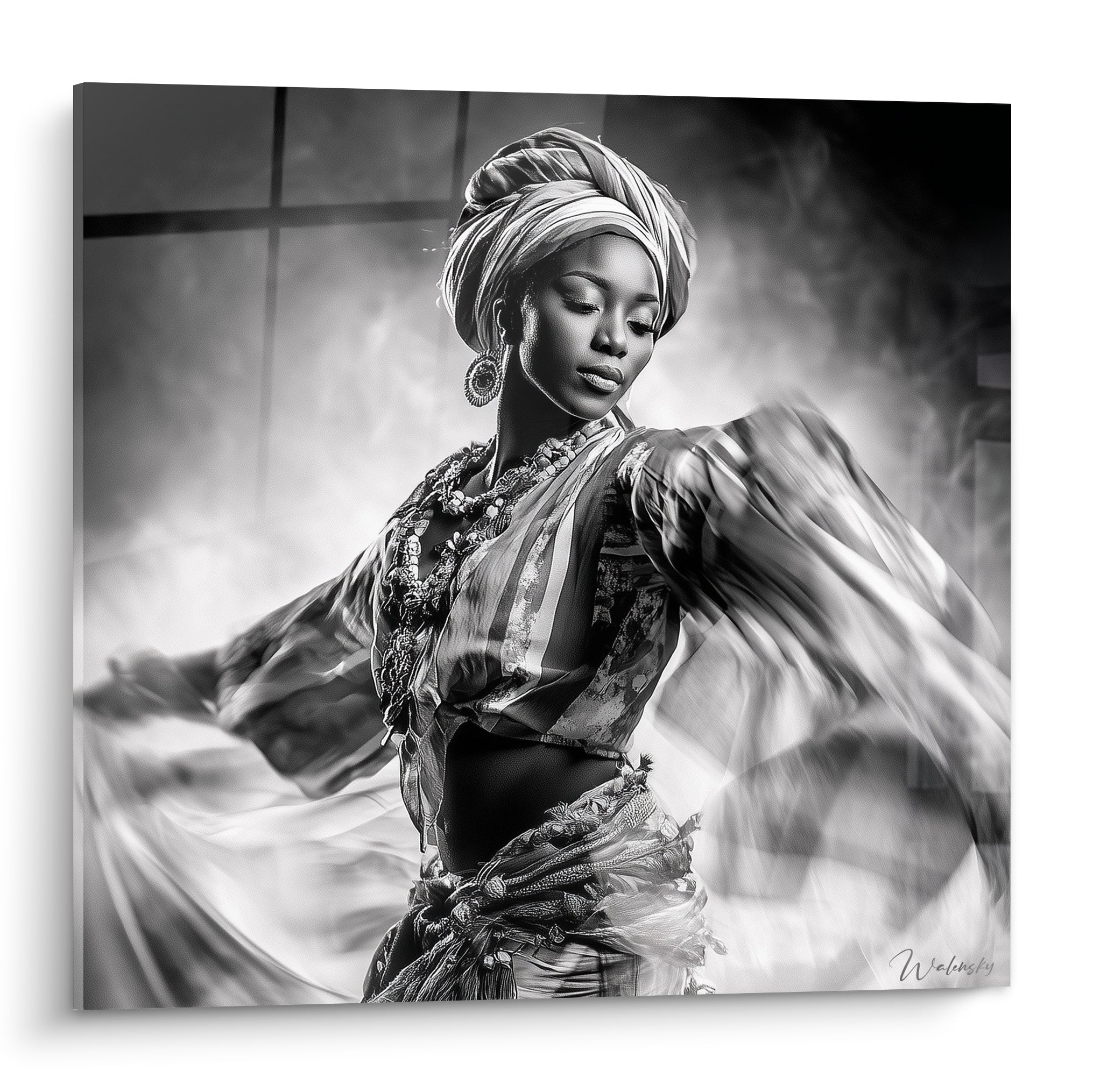Danseuse en noir et blanc, voile blanc et gris anthracite déployé en plein mouvement
