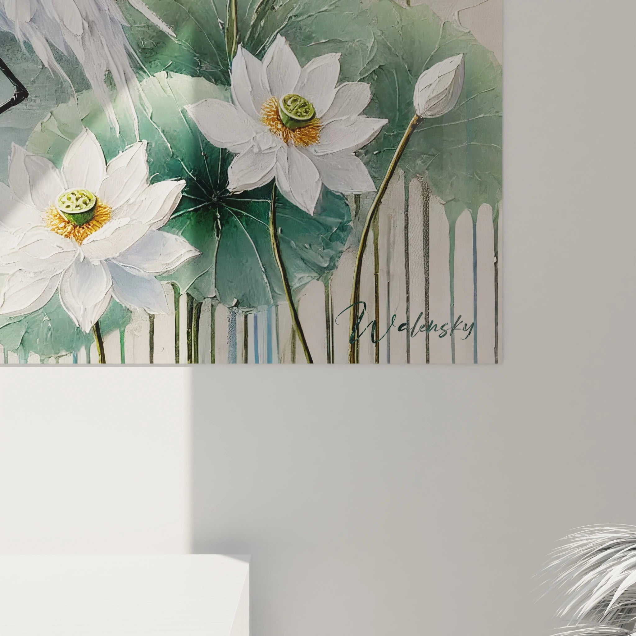 tableau peinture chinoise vu de pres montrant les details textures des plumes des grues et des fleurs de lotus dans un style semi-realiste evoquant une serenite naturelle
