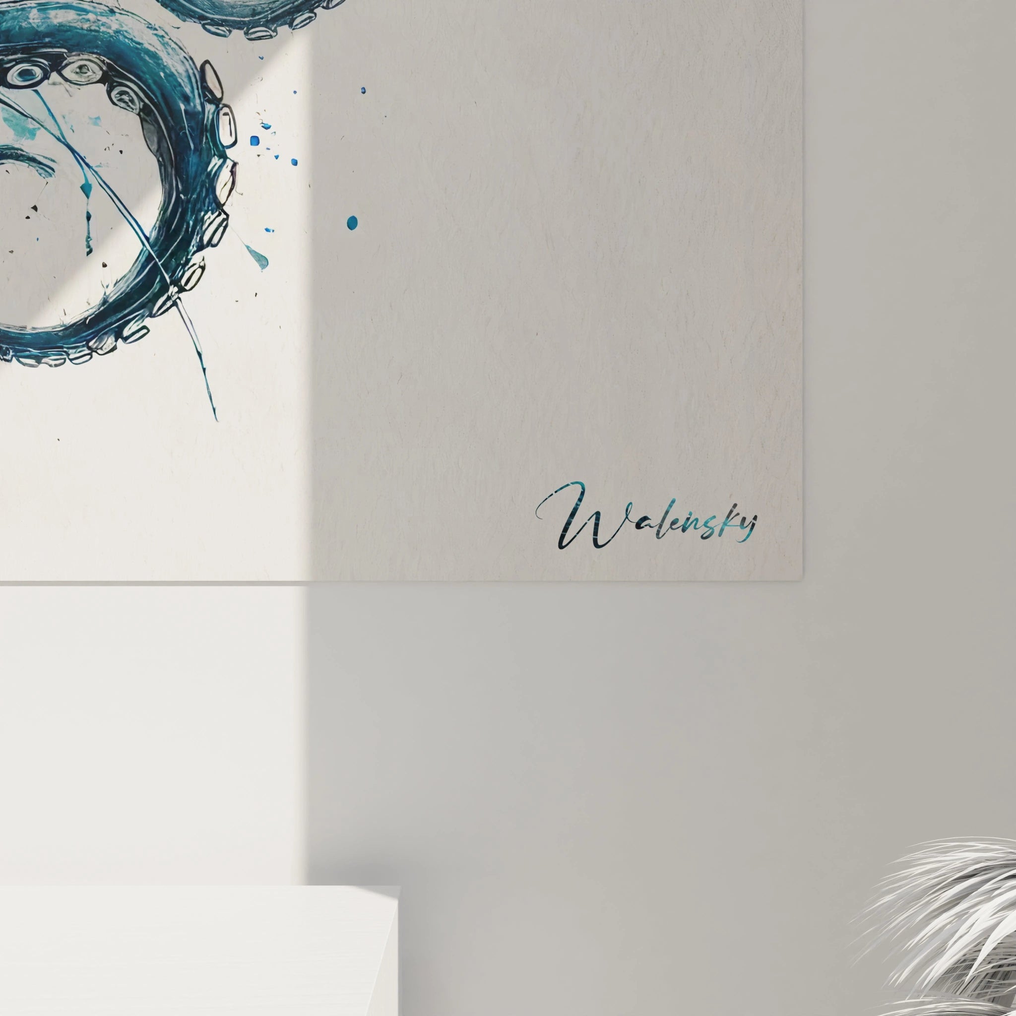 Admirez chaque detail de ce tableau poulpe, ou les nuances de bleu marine se melangent aux touches dorees, pour une composition riche et elegante, ideale pour tous les espaces.