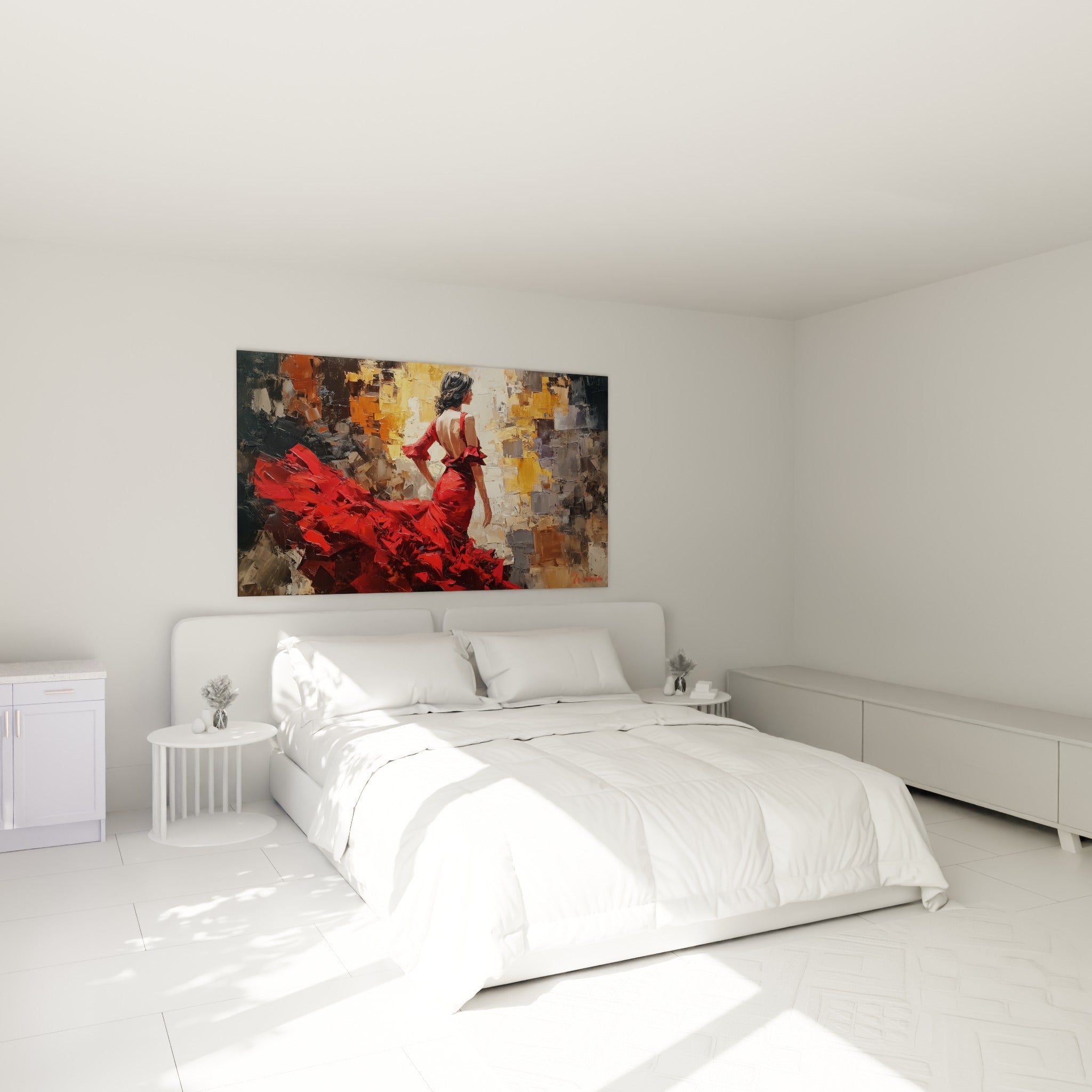 Robe rouge flamboyante et fond ocre doré d'une danseuse au-dessus d'un lit dans une chambre claire