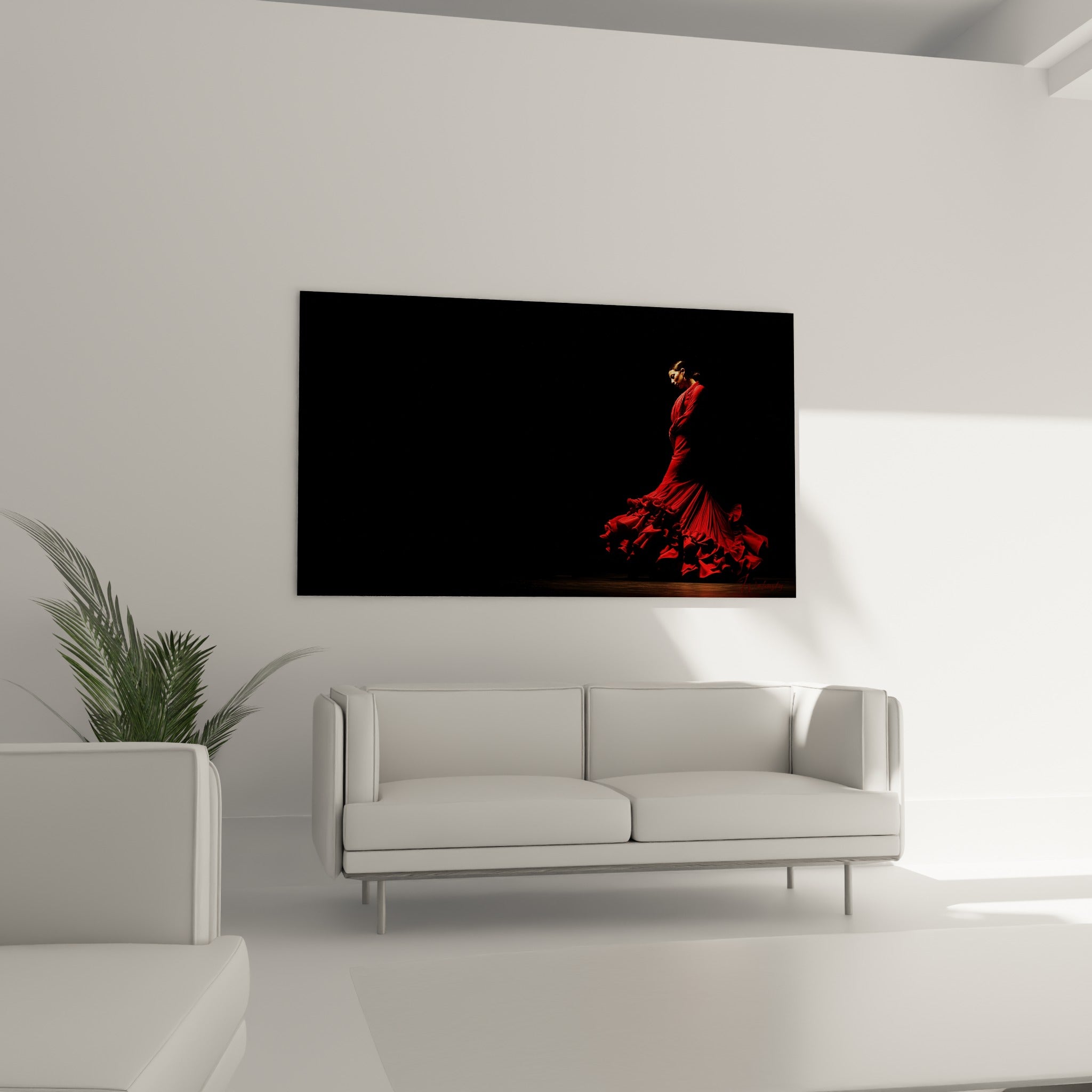 Robe rouge en mouvement contre un décor noir architectural, au-dessus d'un canapé dans un salon lumineux