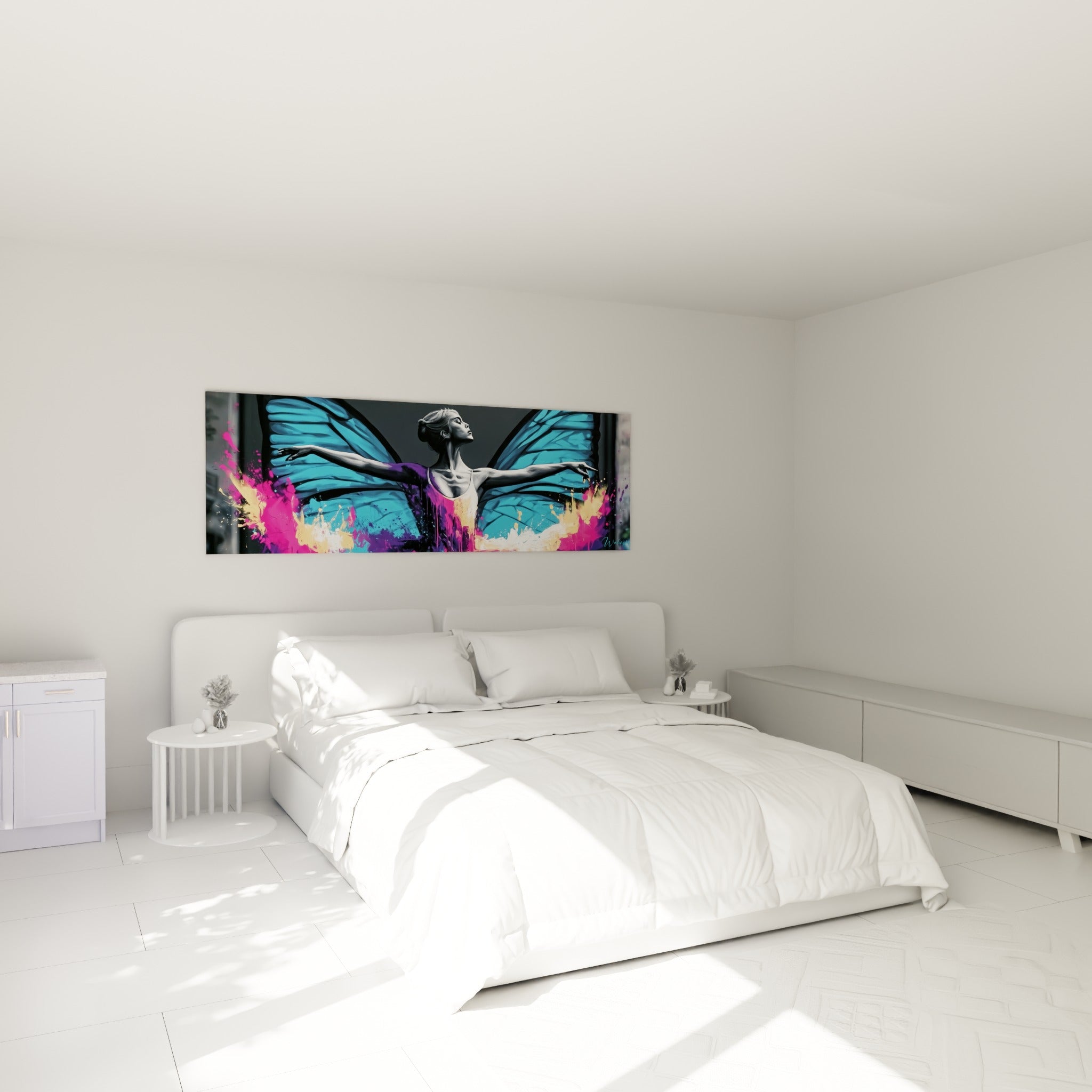 Ballerine ailée turquoise et fuchsia, geste gracieux, au-dessus d'un lit dans une chambre claire