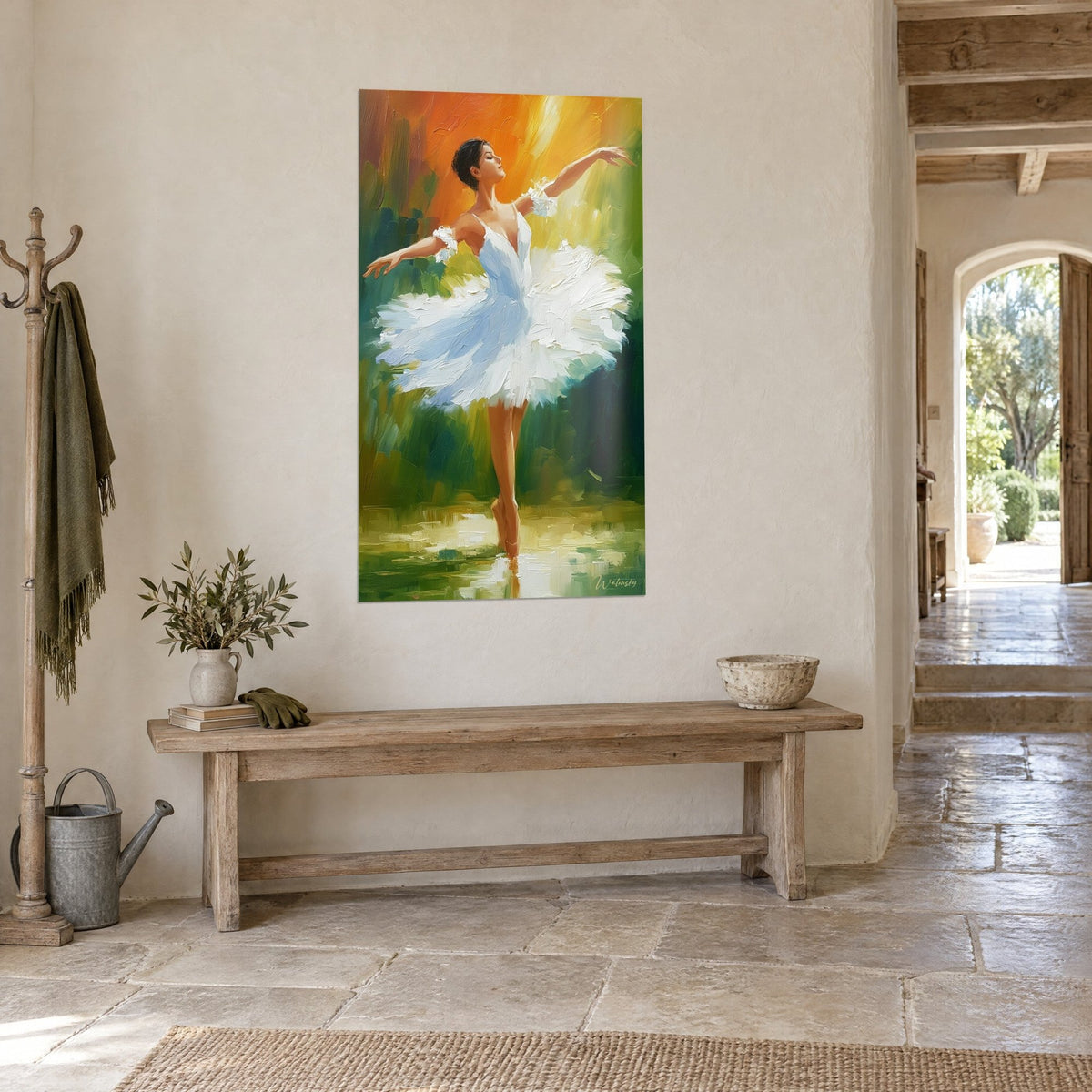 Tableau danseuse sur pointe, jupe de plumes ivoire et ciel orangé, accroché au-dessus d'un banc en bois, maison en pierre