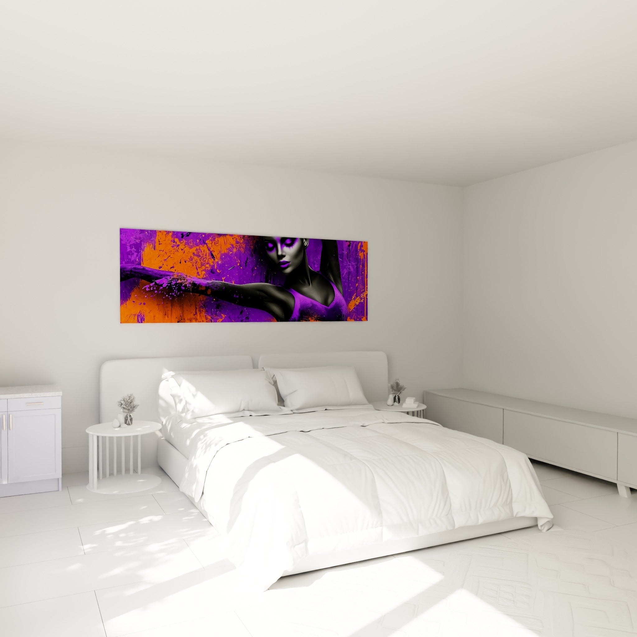 Silhouette de danseuse violette et orange, posture élancée, accrochée au-dessus d'un lit dans une chambre claire