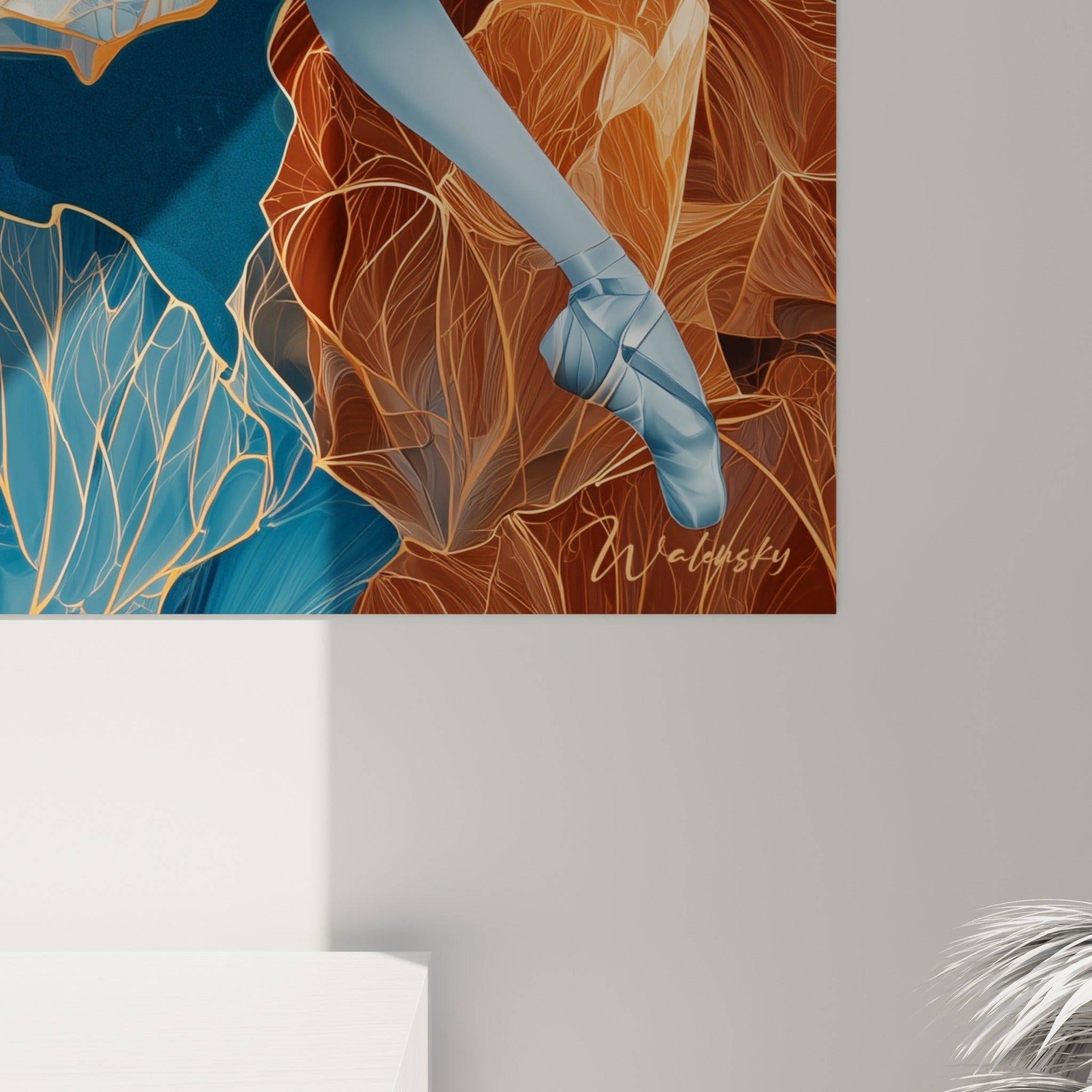 Détail des nervures dorées et du grain bleu marine du tutu, empâtements visibles sur la toile