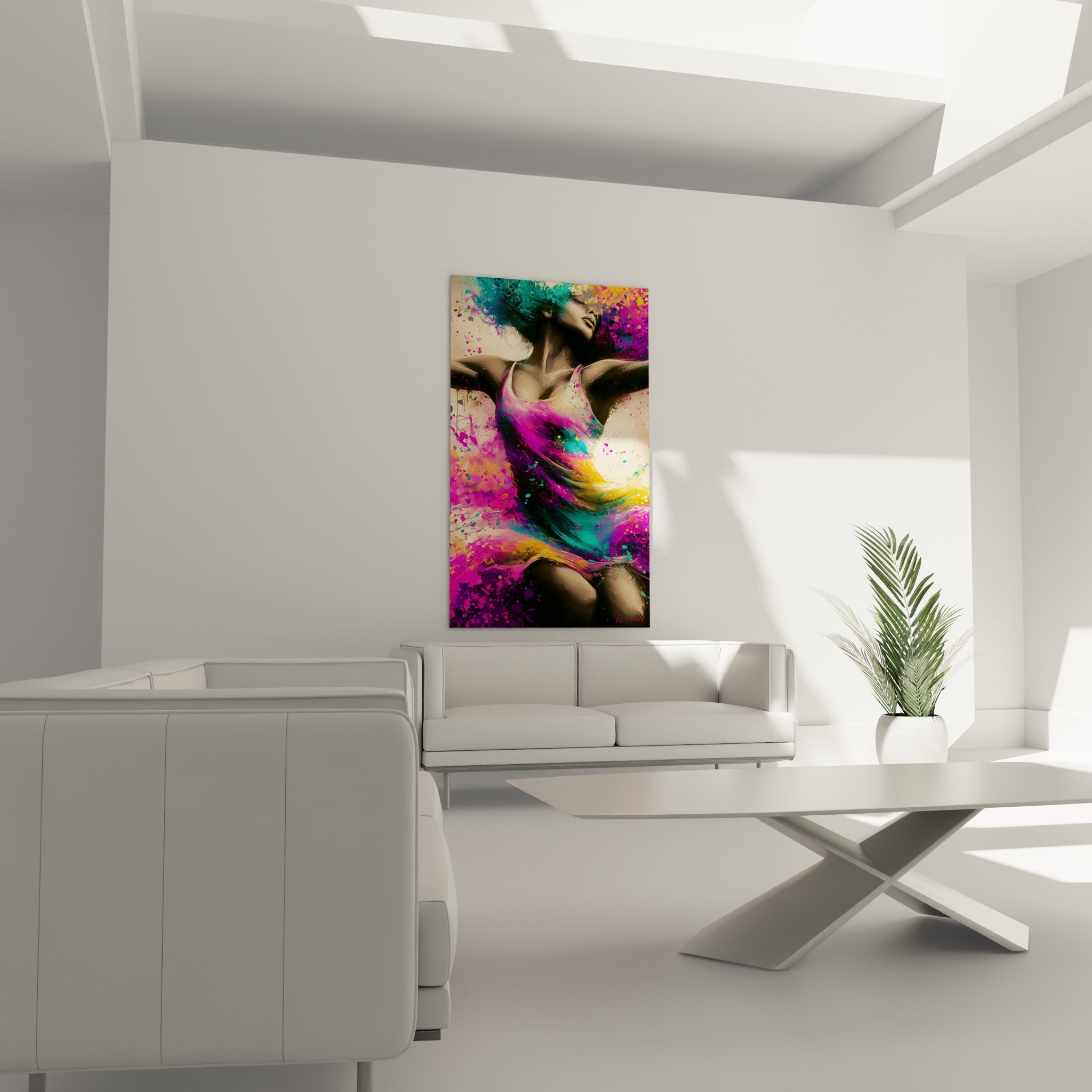 Silhouette de danseuse abstrait, éclats turquoise et dorés, au-dessus d'un canapé dans un salon lumineux