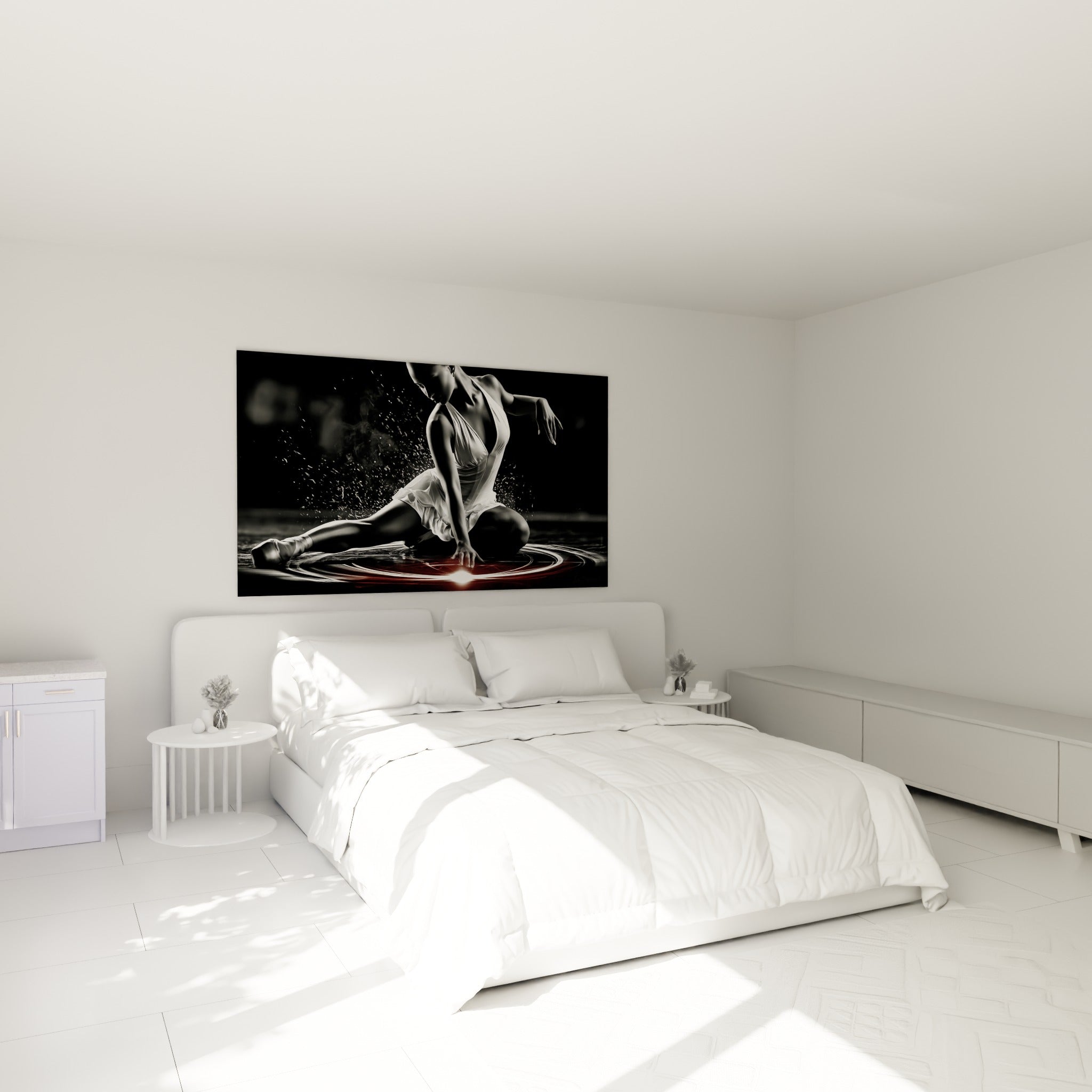 Silhouette gracile en noir et blanc avec éclat rouge, danseuse abstrait au-dessus d'un lit dans une chambre claire