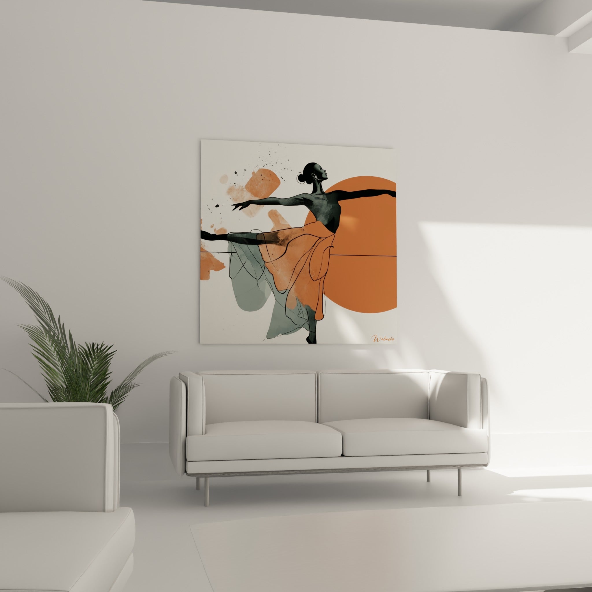 Corps étiré de la danseuse abstrait en orange brûlé au-dessus d'un canapé dans un salon lumineux
