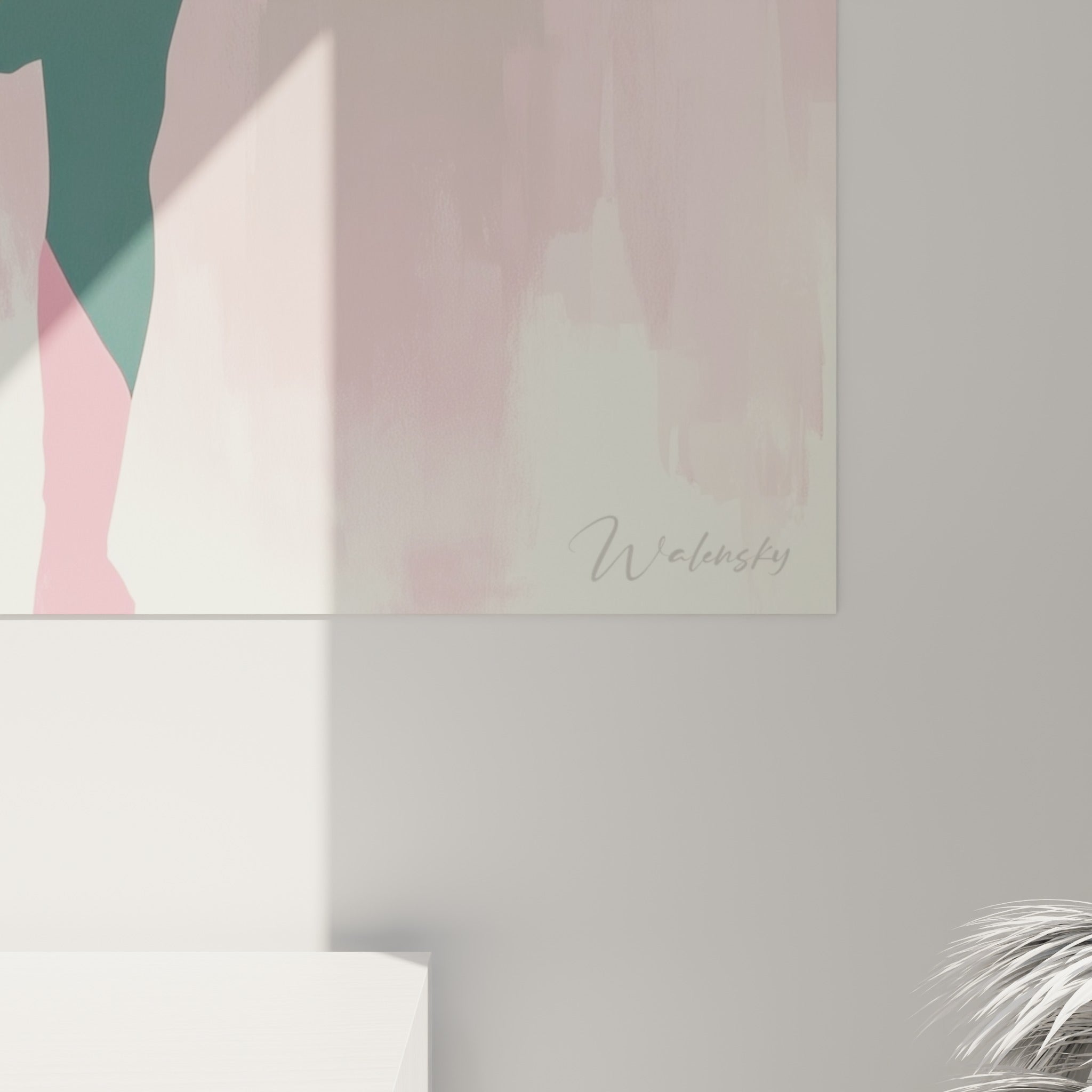 Empâtements dorés et coulures roses se mêlant sur la toile, détail de la matière du tableau danseuse abstrait