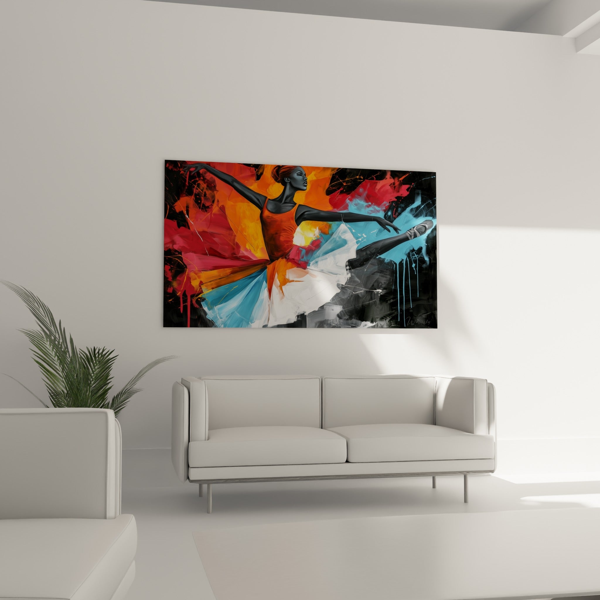 Geste ample d'une ballerine jambe tendue, couleurs orange et rouge carmin, au-dessus d'un canapé dans un salon lumineux