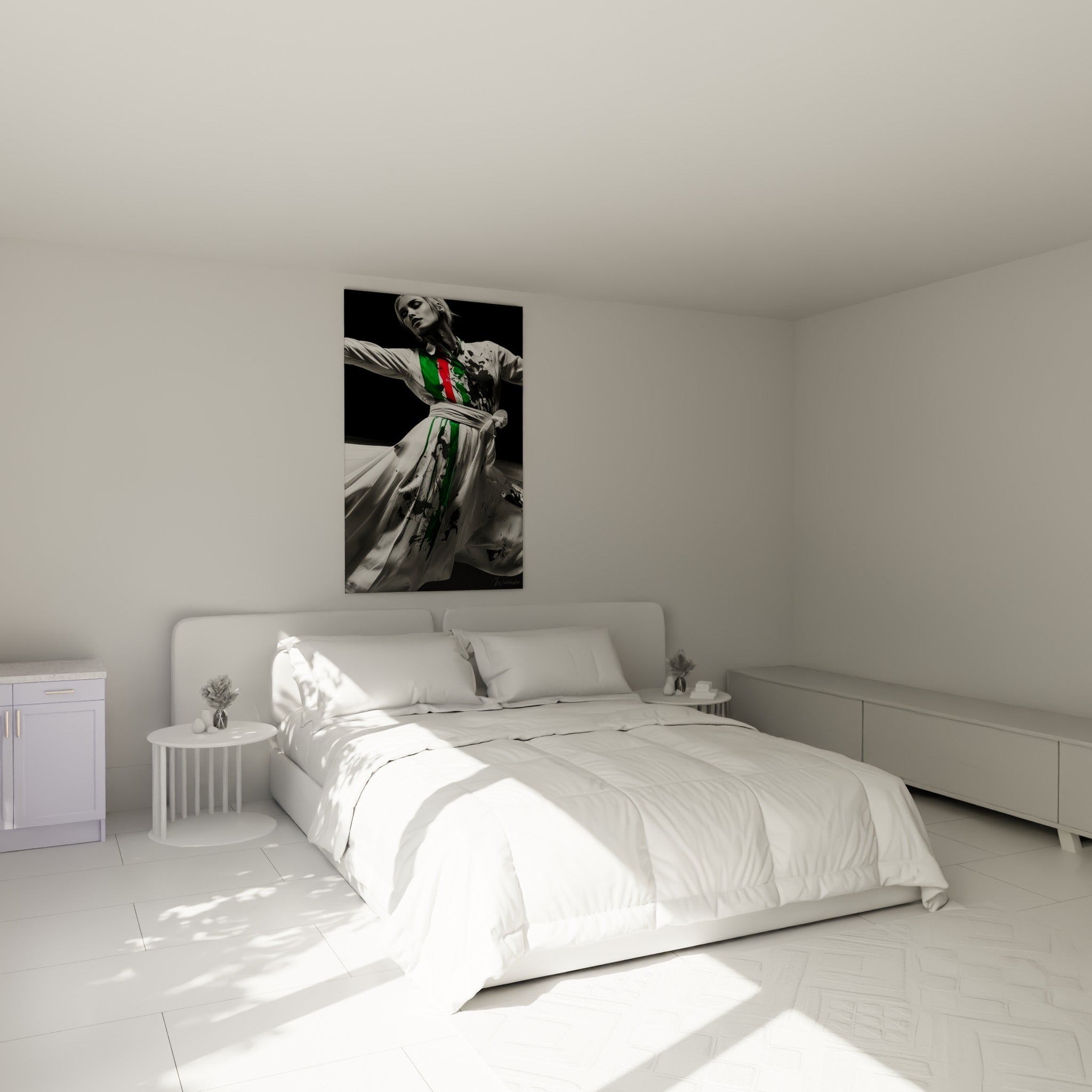 Silhouette en mouvement, robe blanche et bande verte-rouge, au-dessus d'un lit dans une chambre claire