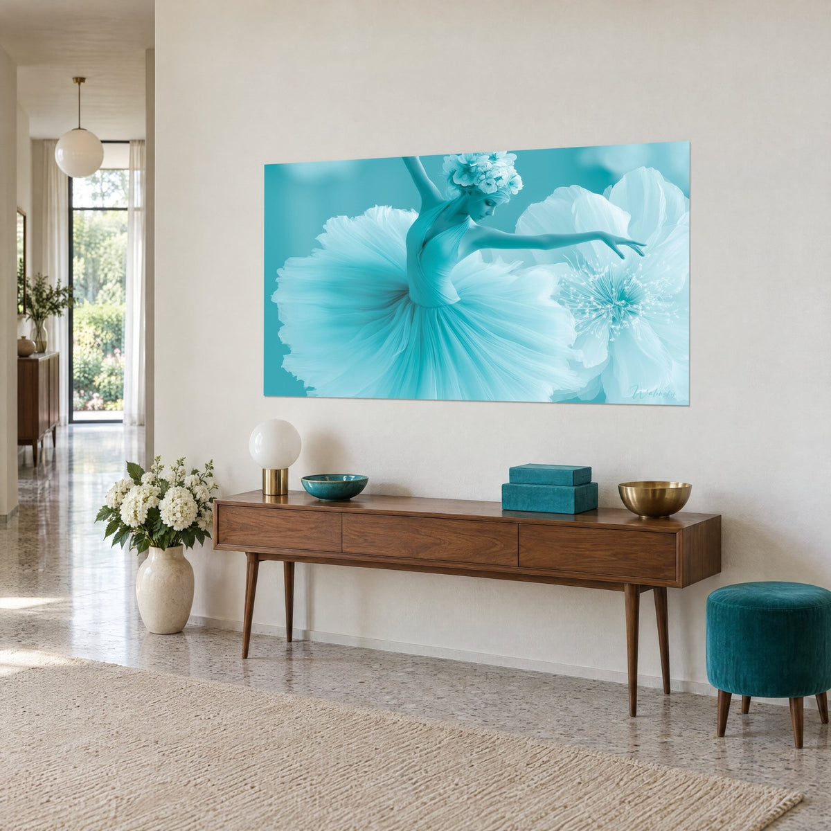 Tableau danseuse en robe tulle bleu glacier, grande anémone blanche aux étamines perlées sur fond turquoise, vue de trois-quarts, console en bois