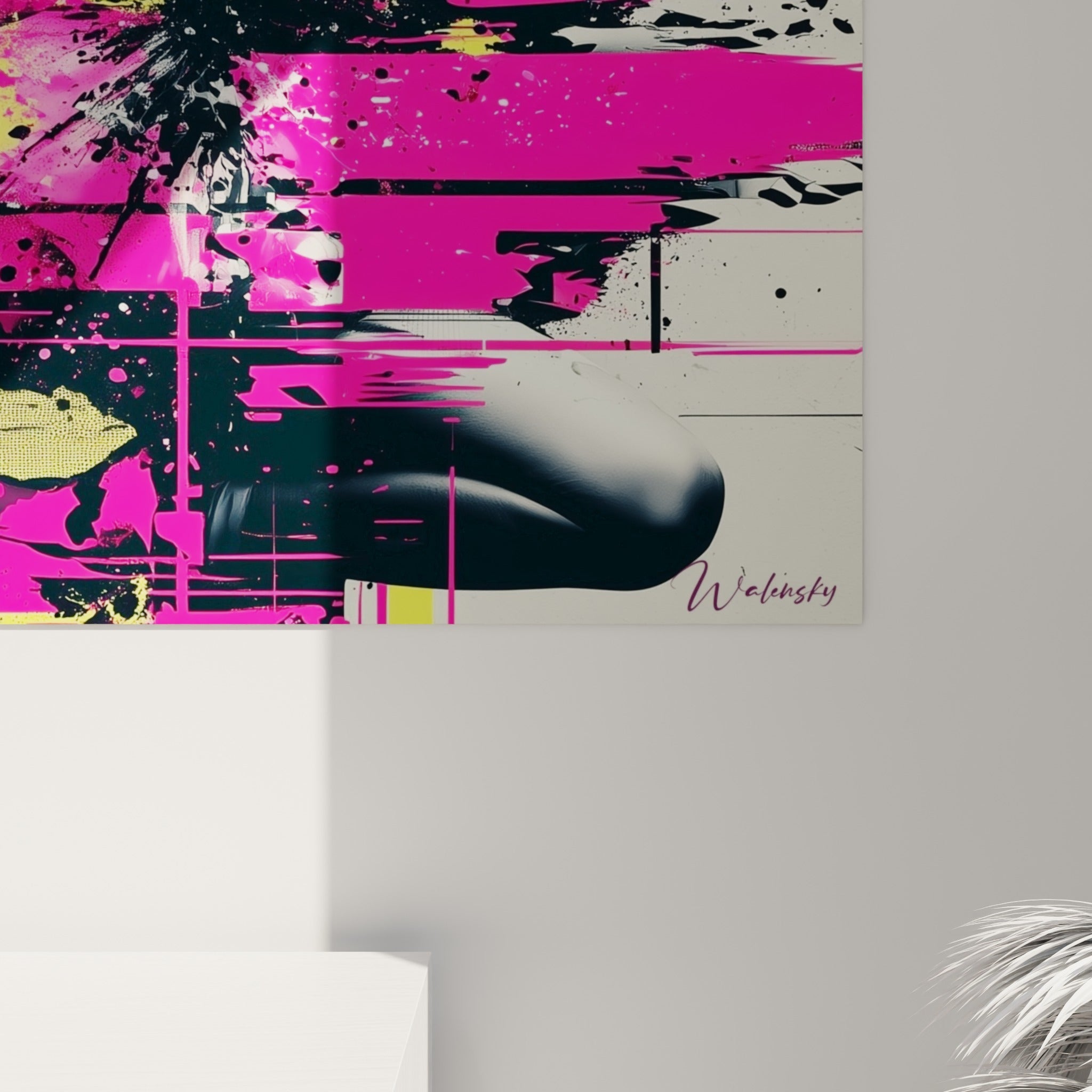 Empâtements et coulures fuchsia se mêlant au noir dans le détail de cette danseuse abstraite