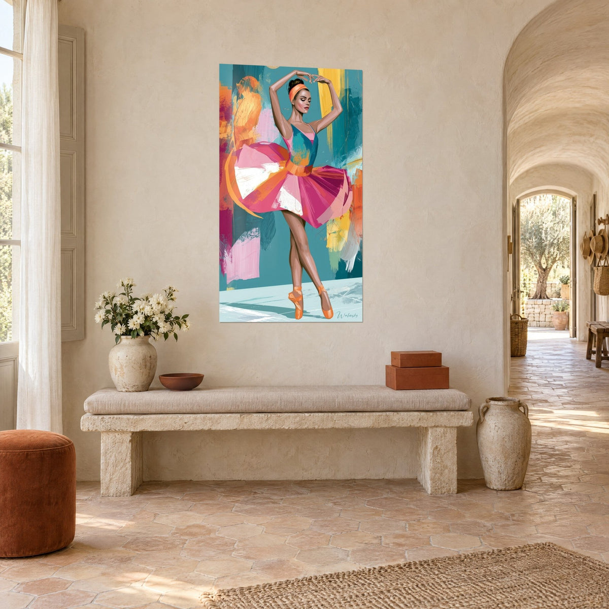 Tableau danseuse classique aux pointes orange croisées, jupe rose et fuchsia gonflée, fond turquoise, couloir voûté du mas