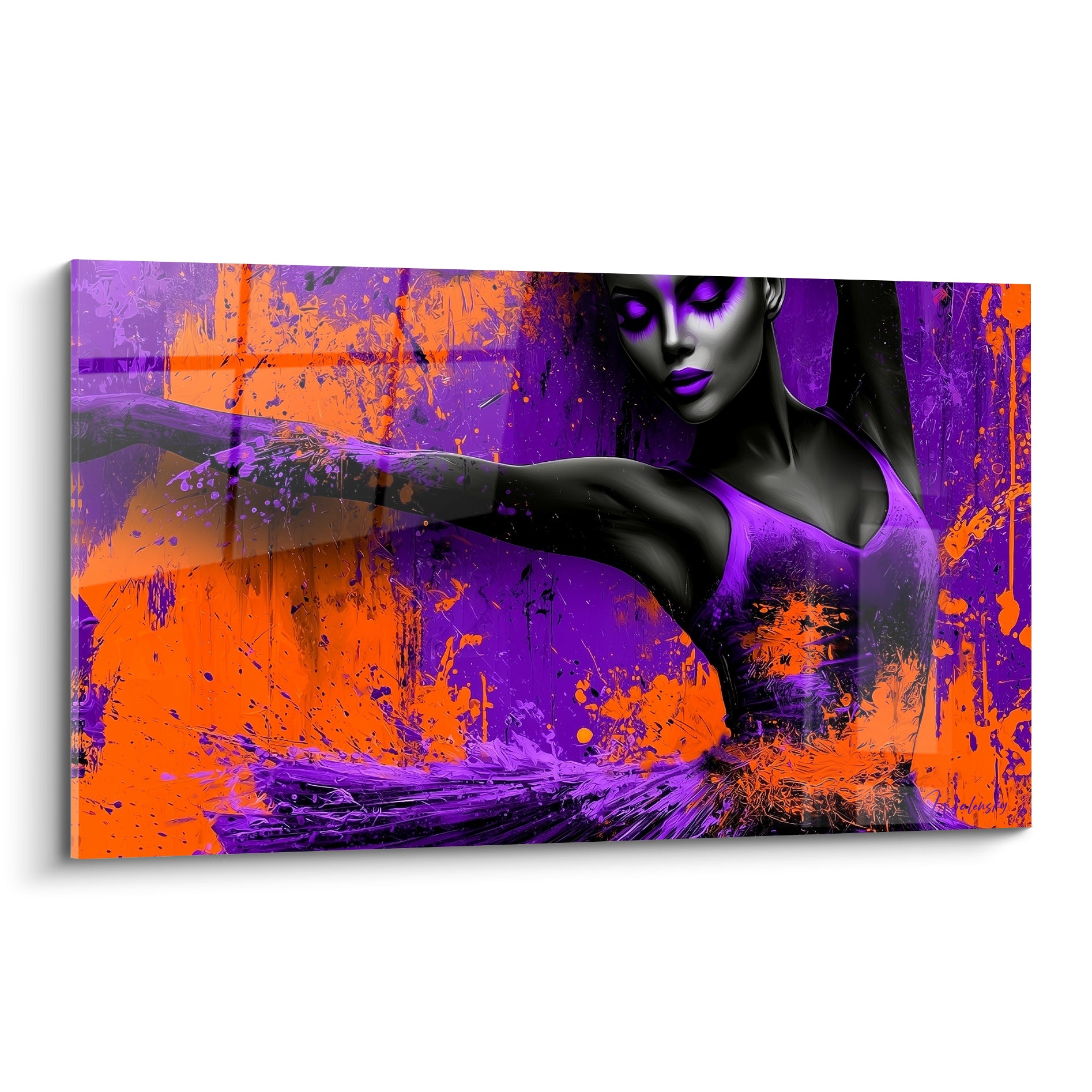 Danseuse abstraite en violet et orange, bras tendu, corps peint en camaïeu sombre et éclaboussures fauve