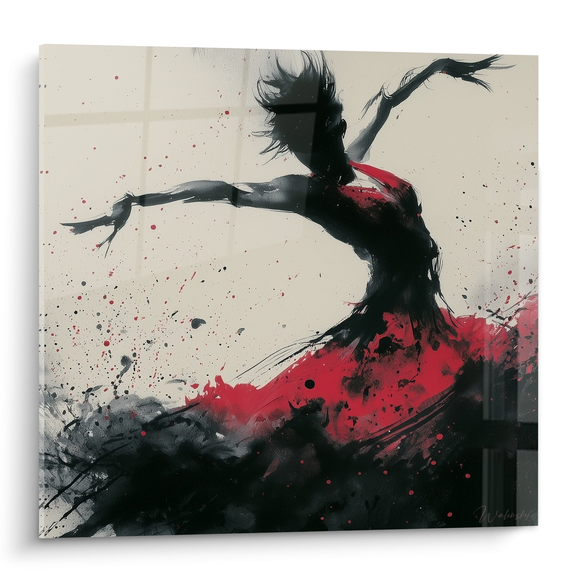 Danseuse abstraite noire et rouge aux bras levés, éclaboussures d'encre sur fond ivoire craquelé