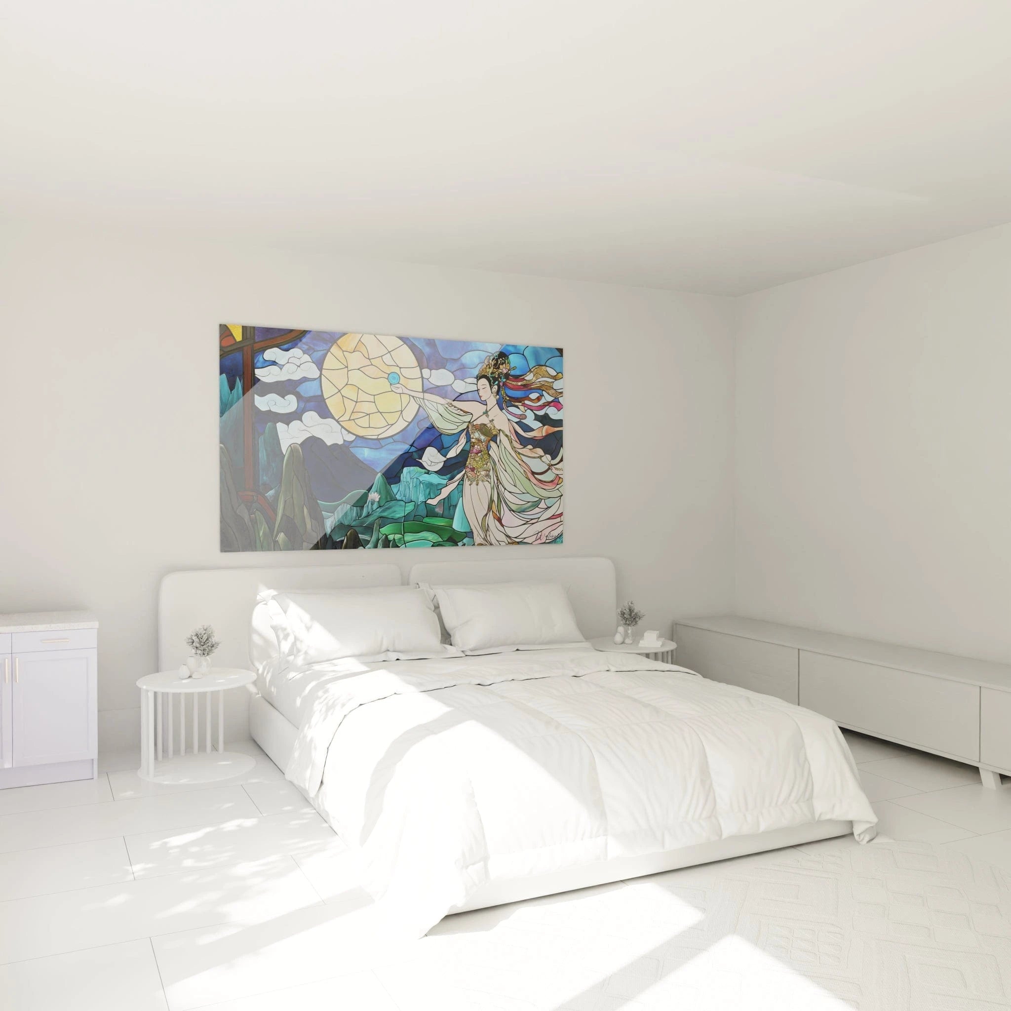 Un tableau vitraux de style asiatique montrant une figure féminine divine en robe blanche et parures colorées, tendant la main vers un disque solaire jaune-or, entourée de nuages stylisés et de montagnes vertes, avec une technique de cloisonnement par lignes noires.