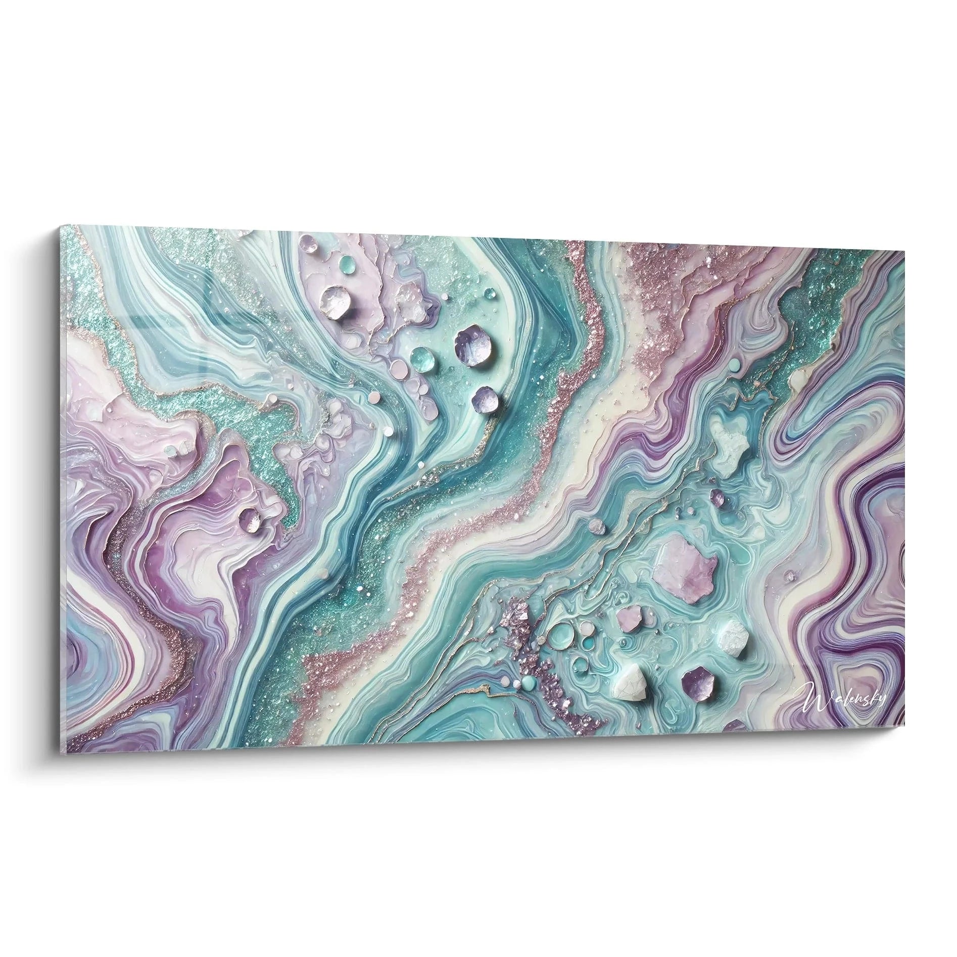 Vue en biais d’un tableau style epoxy, avec des courbes fluides en violet, vert et or rose. Les formes ondulantes et les éclats brillants rappellent la fusion de minéraux précieux et d’eau.