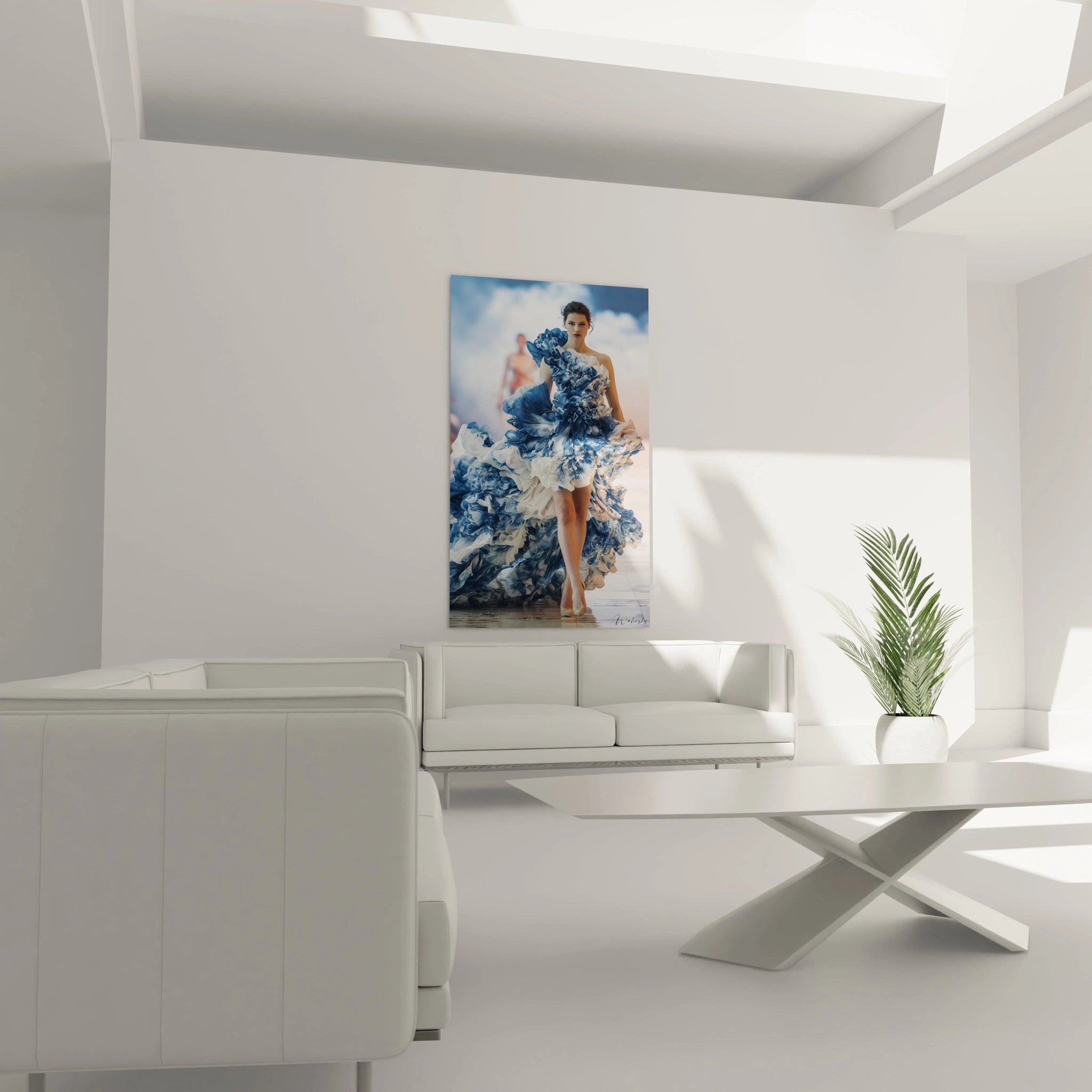 Tableau mural haute couture avec une femme portant une robe artistique en bleu et blanc dans un intérieur moderne