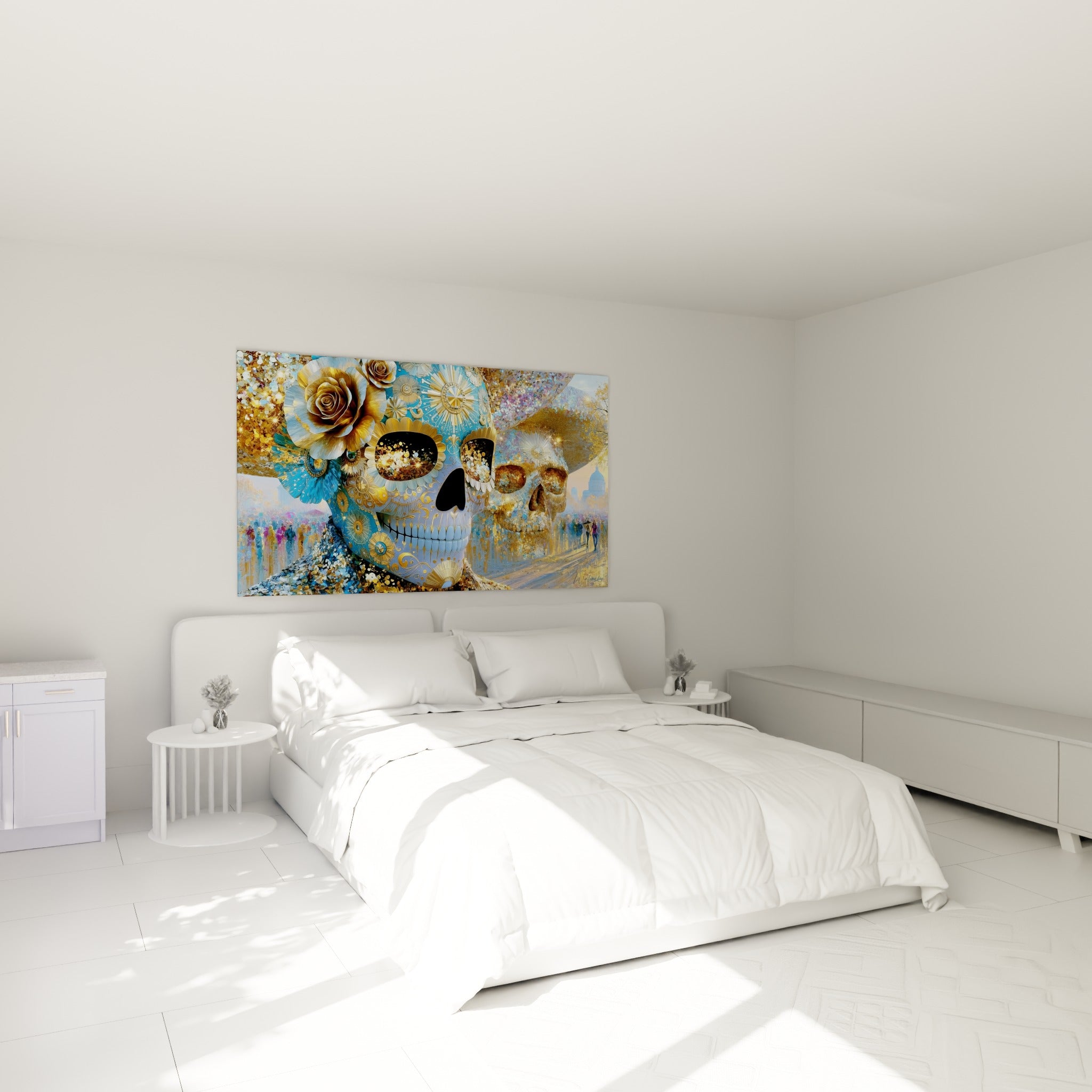 Roses dorées et crâne bleu turquoise du Dia de los Muertos au-dessus d'un lit dans une chambre claire