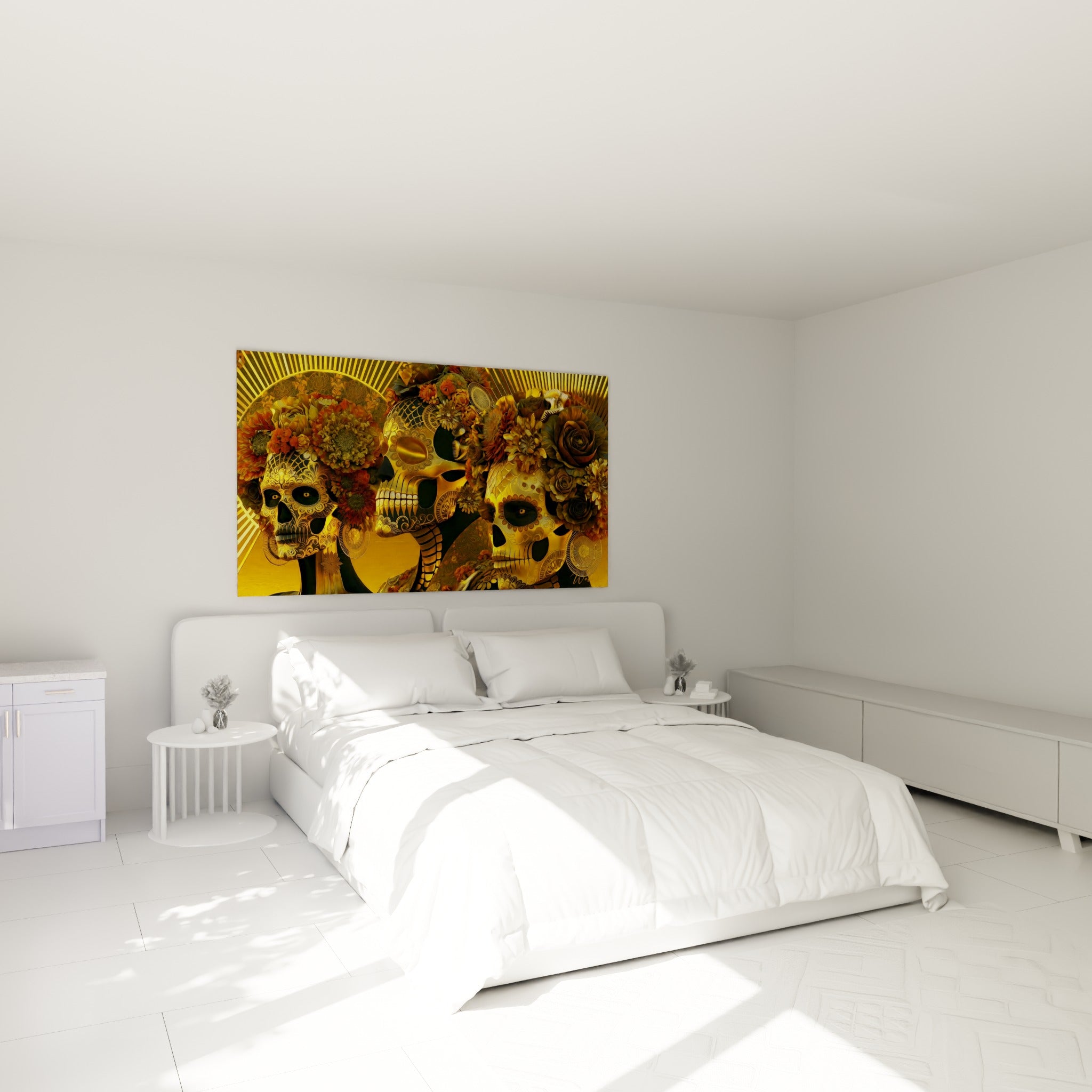Calaveras dorées et fleurs kaki illuminent le mur au-dessus d'un lit dans une chambre claire