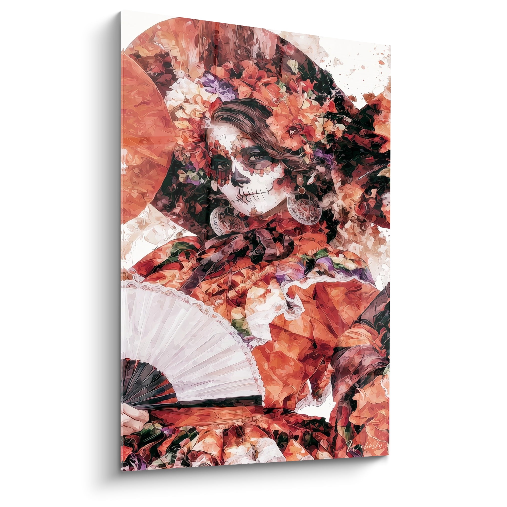 Catrina au visage peint blanc et noir, couronne de fleurs orange et éventail blanc levé