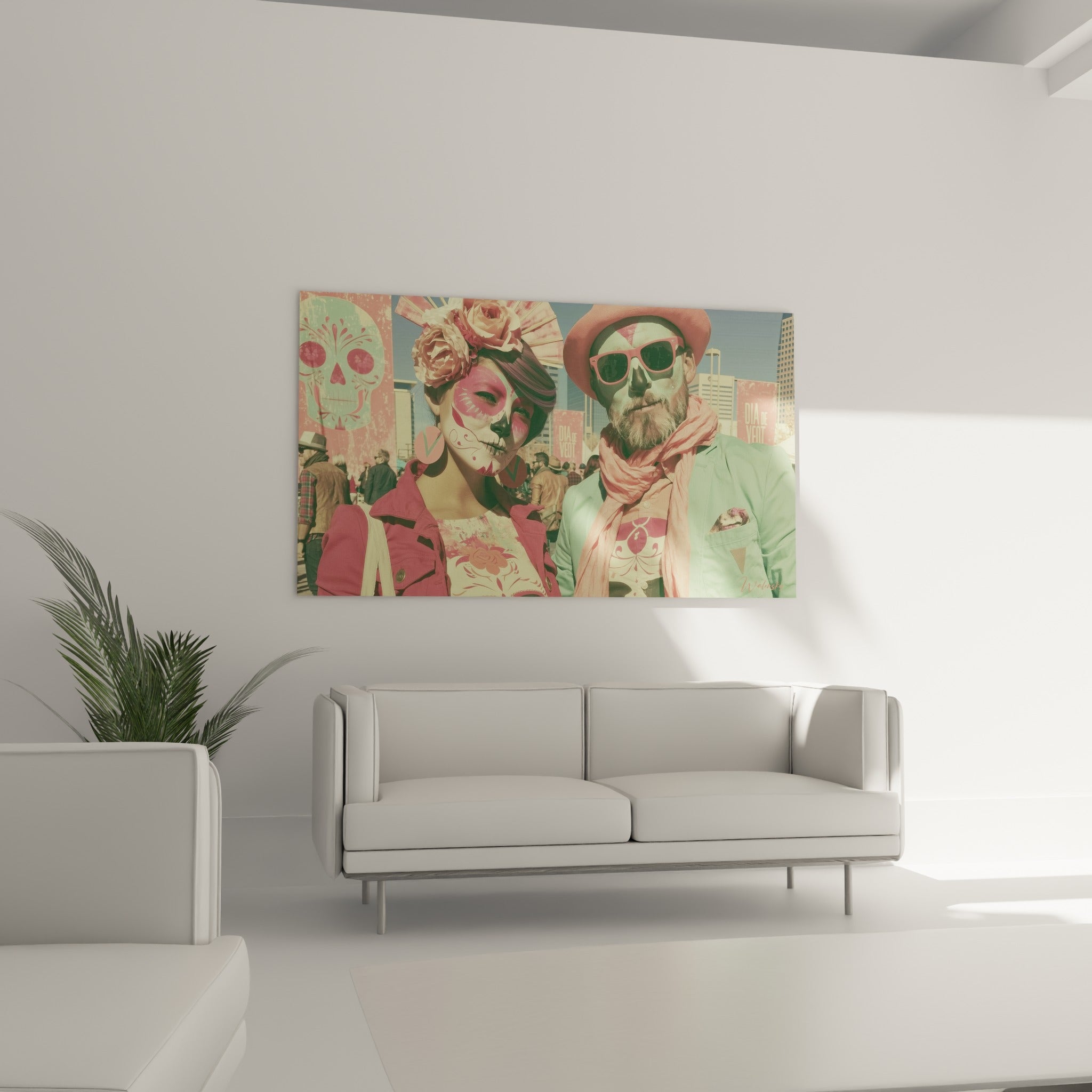 Deux personnages maquillés en crânes colorés, rose et terracotta, accrochés au-dessus d'un canapé dans un salon lumineux