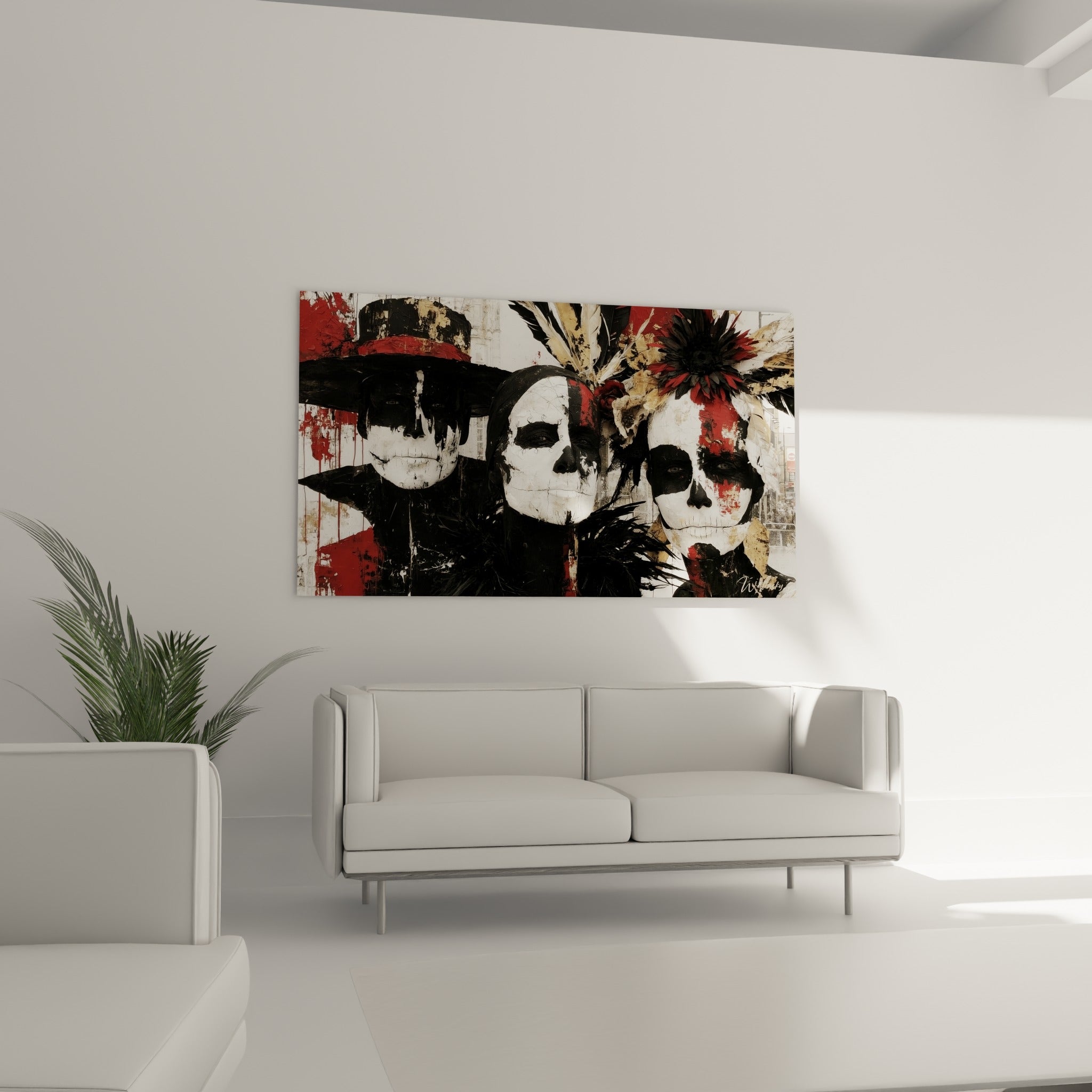 Visages rituels blancs et noirs aux coiffes dorées, tableau Dia de los Muertos au-dessus d'un canapé dans un salon lumineux