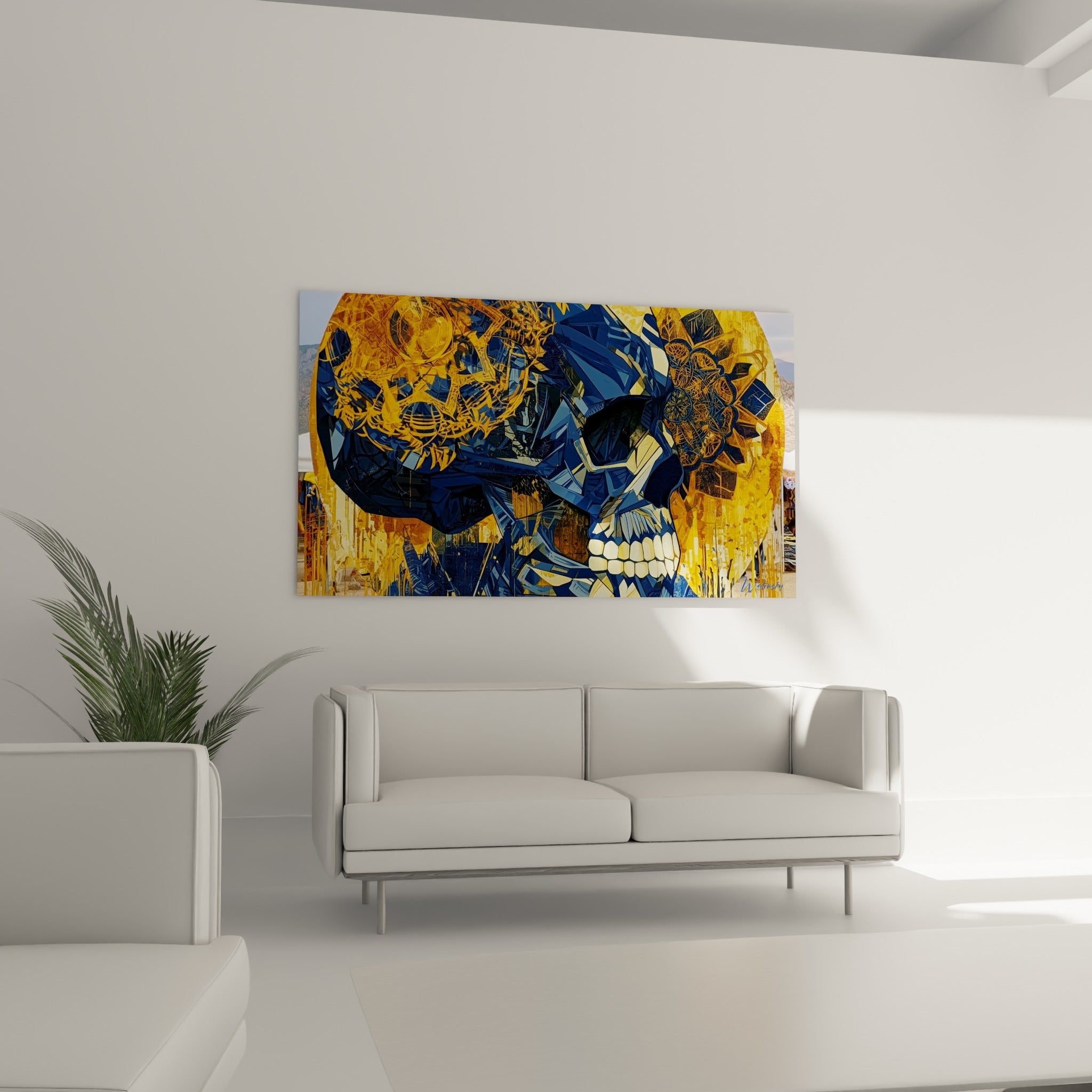 Facettes anguleuses bleu nuit et ocre composent ce crâne mexicain au-dessus d'un canapé dans un salon lumineux