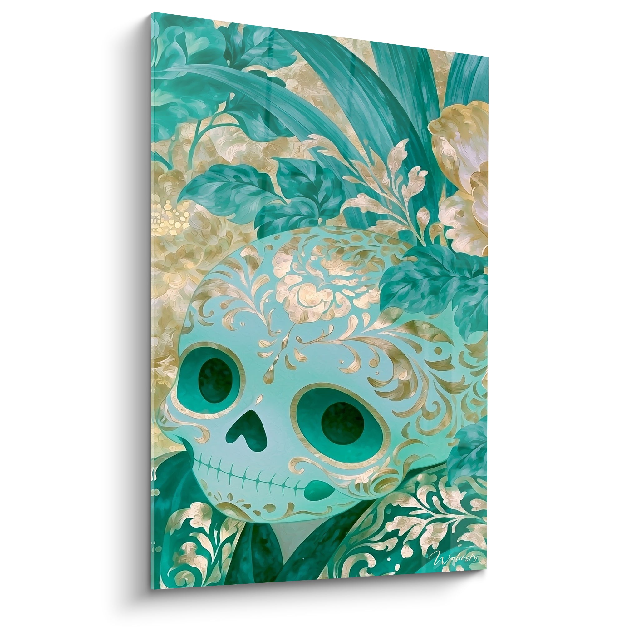 Crâne turquoise orné de motifs dorés floraux, entouré de feuillages verts profonds sur fond doré