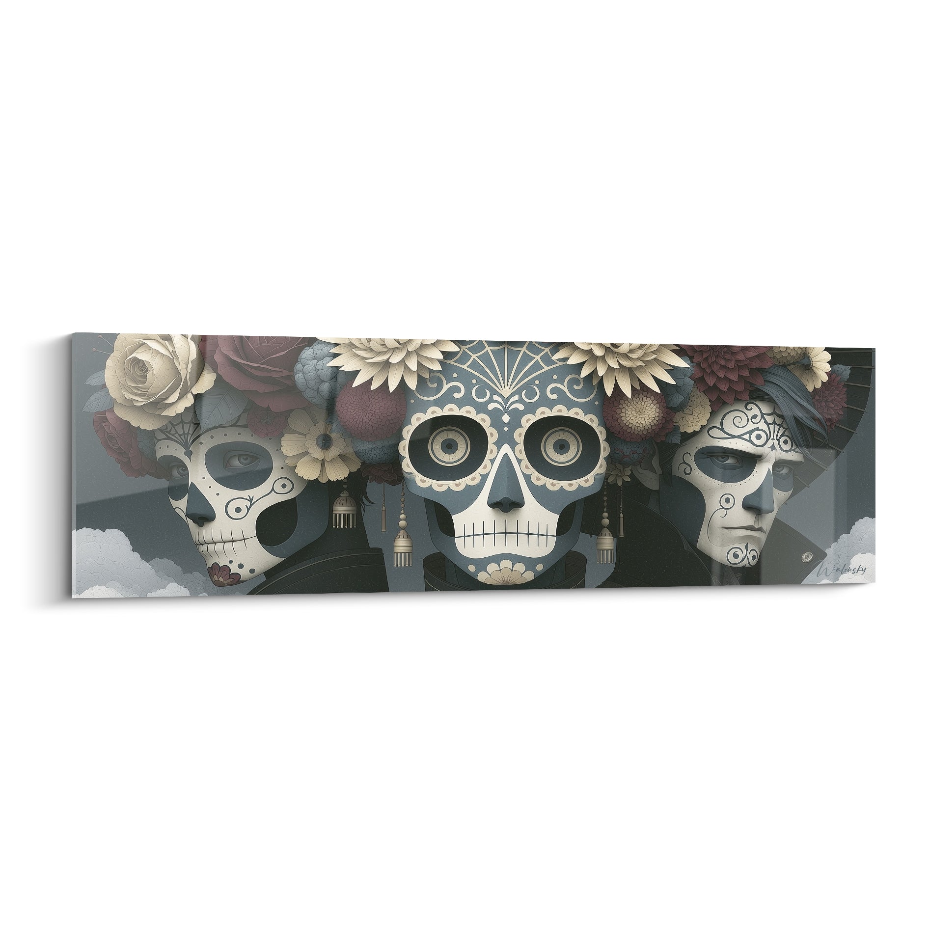 Trois crânes Dia de los Muertos en bleu ardoise et ivoire, couronnés de fleurs bordeaux sur fond gris nuagé