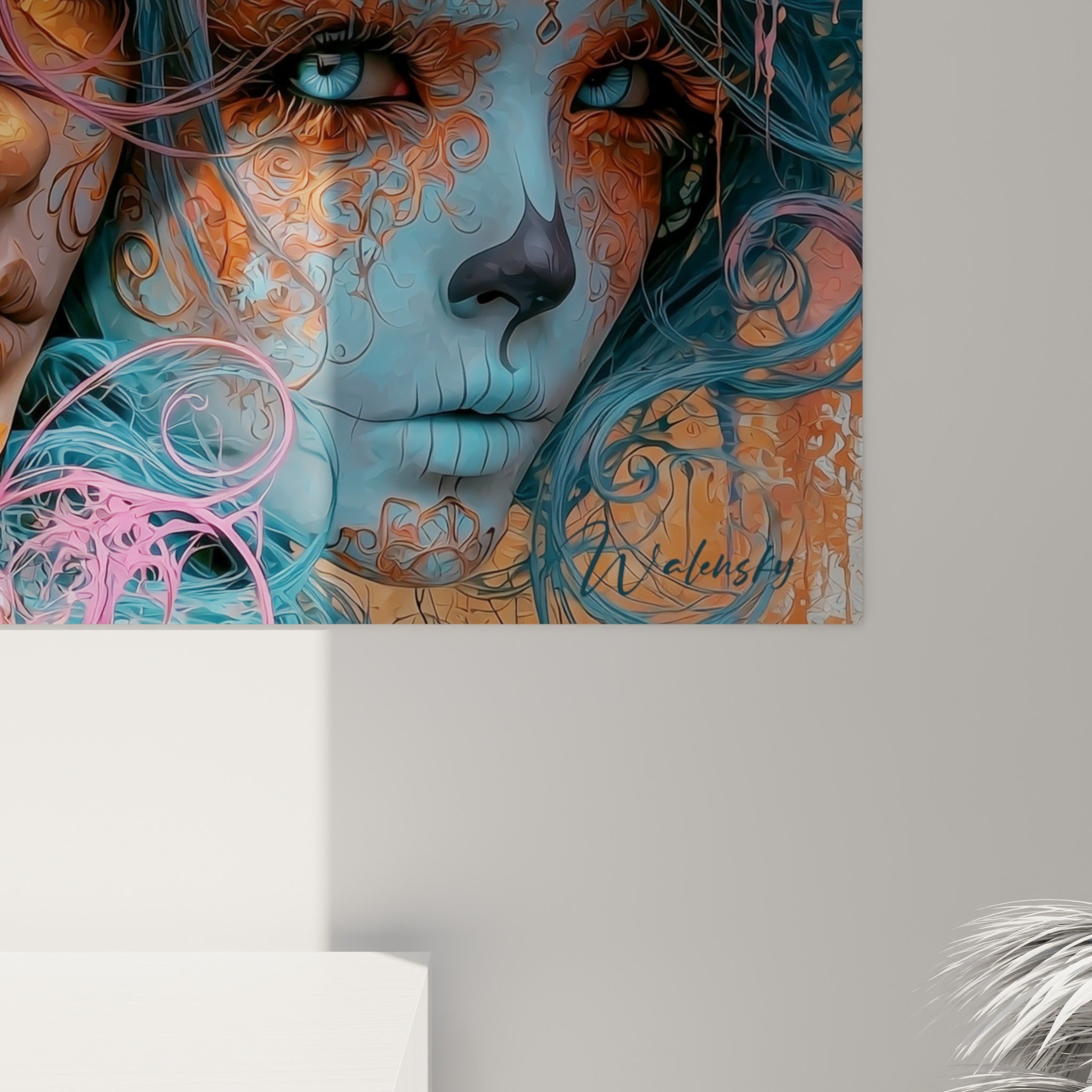 Détail du tableau Dia de los Muertos montrant le grain cuivré et les volutes bleu ardoise finement peintes