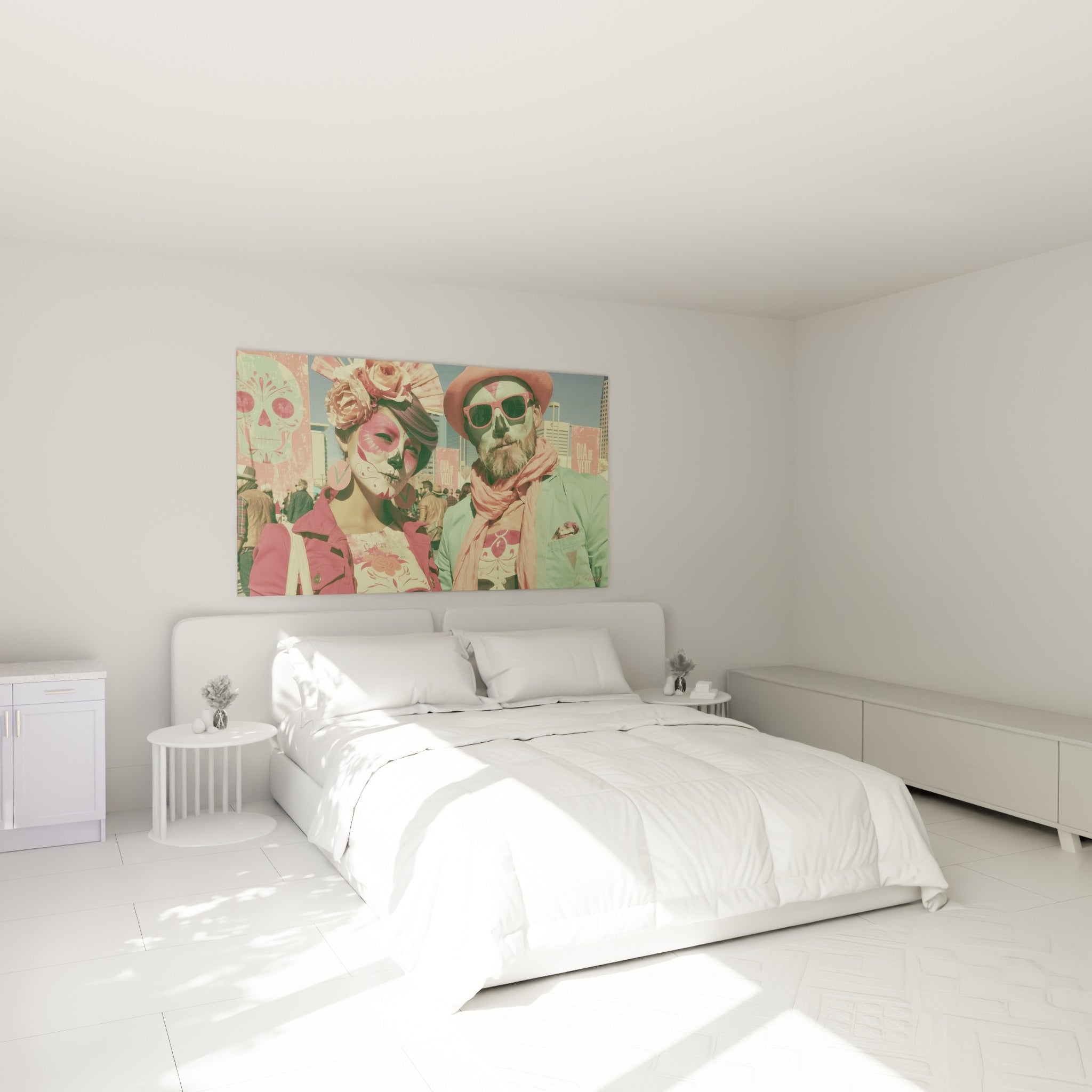 Portrait Dia de los Muertos aux visages peints rose et vert, accroché au-dessus d'un lit dans une chambre claire