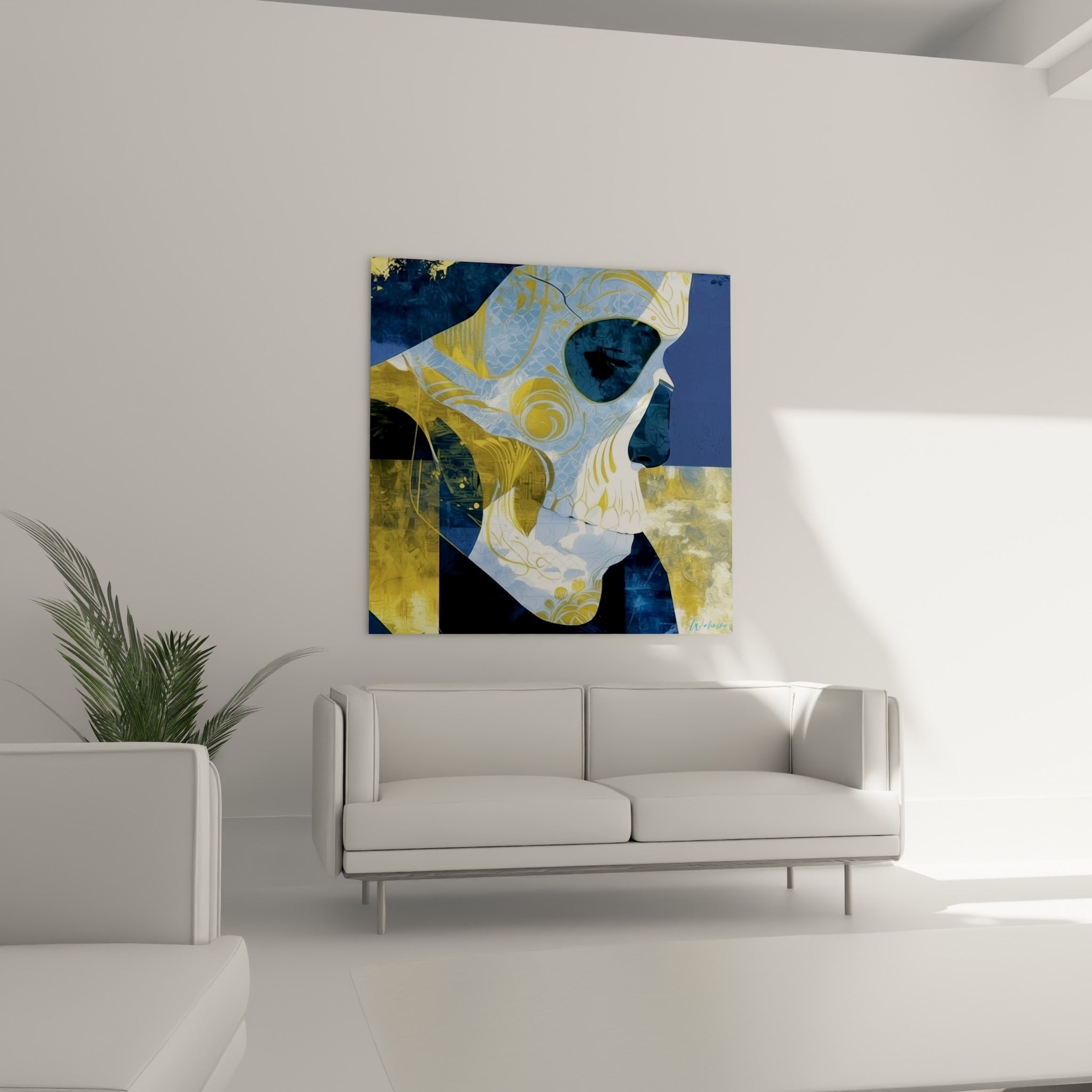 Orbites sombres et volutes dorées du crâne graphique installées au-dessus d'un canapé dans un salon lumineux